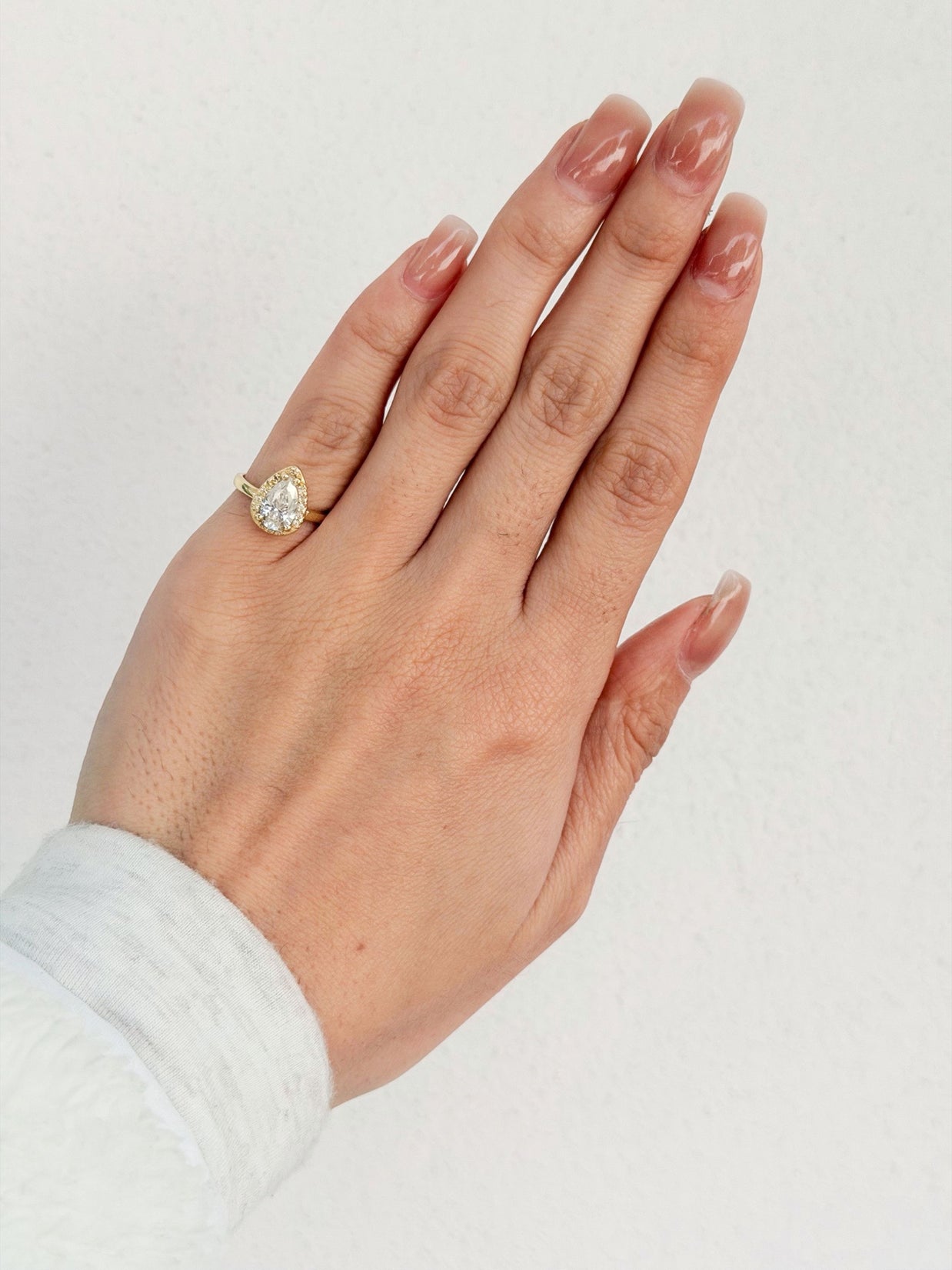 Pinky Ring Gala 1.0ct Corte Pera con Halo - Joyería Fina en Oro Sólido (10k, 14k, 18k) o plata 0.925