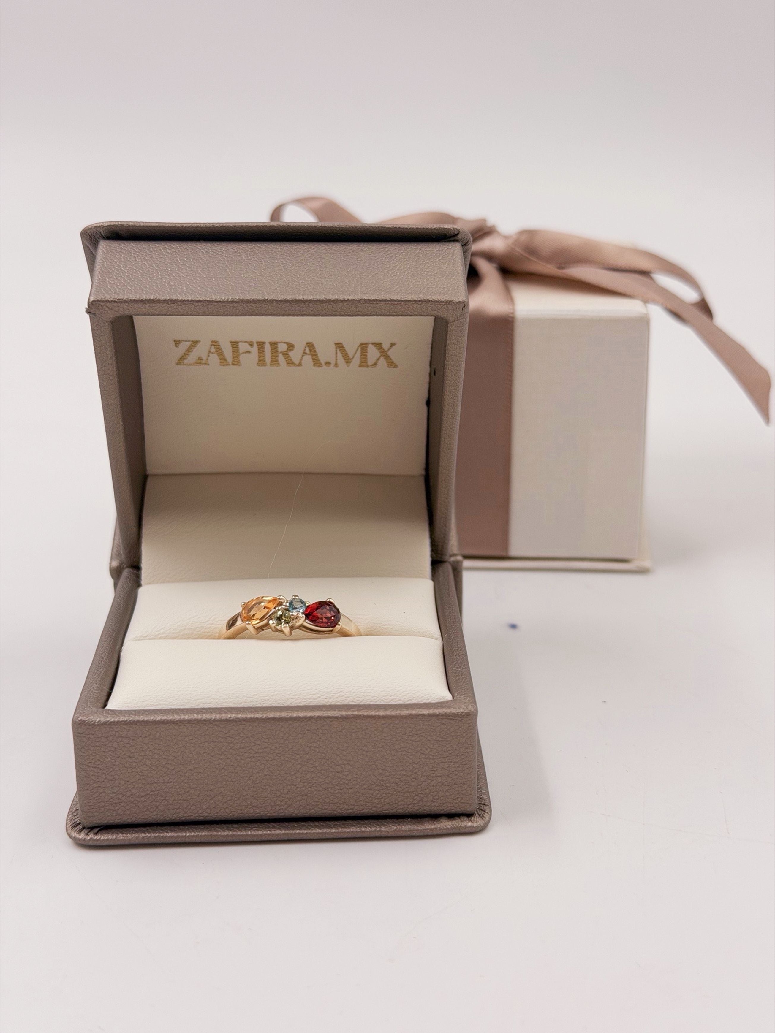 Family Ring 4 piedras Diseño 6 - Anillo Familiar de Oro (10k, 14k, 18k) o Plata 0.925 y Piedras de Nacimiento