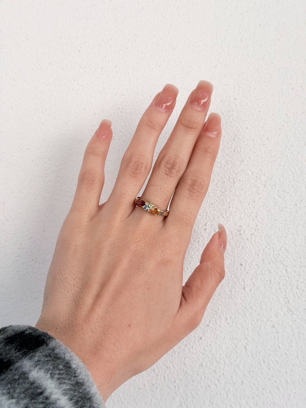 Family Ring 4 piedras Diseño 6 - Anillo Familiar de Oro (10k, 14k, 18k) o Plata 0.925 y Piedras de Nacimiento