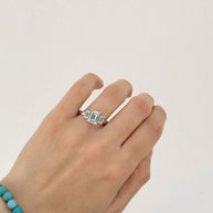 Anillo de Compromiso Echo 2.60 Corte ESMERALDA trilogy- Anillo de Compromiso en Oro (10k, 14k, 18k) o Plata 0.925 y Diamante Lab-Grown o Moissanita