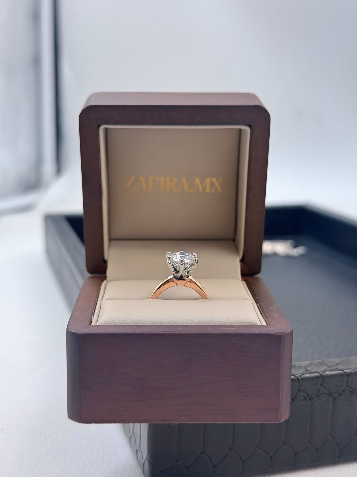 Anillo de Compromiso Serena 2.0ct Corte REDONDO dos oros solitario- Anillo de Compromiso en Oro (10k, 14k, 18k) o Plata 0.925 y Diamante Lab-Grown o Moissanita