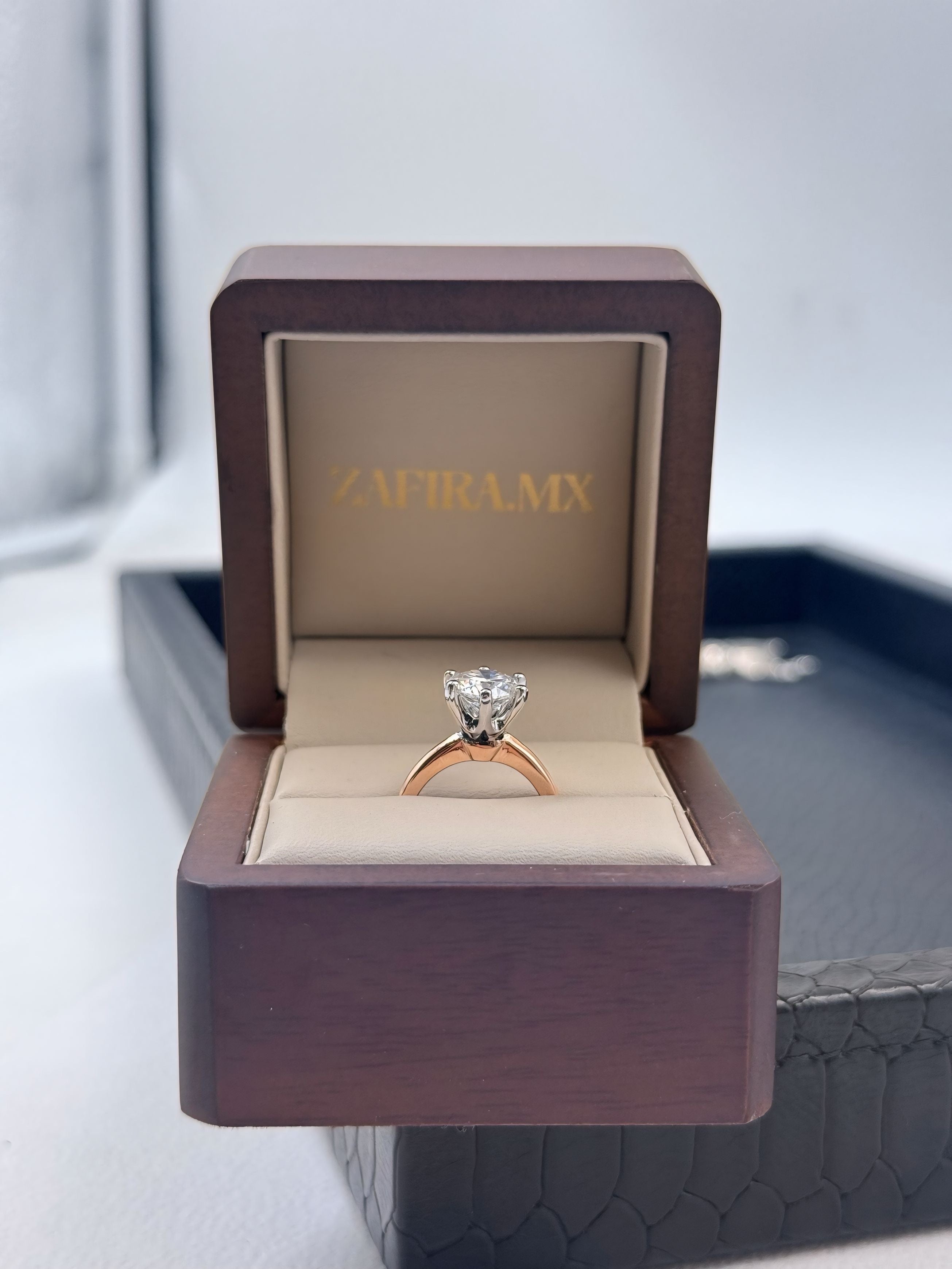 Anillo de Compromiso Serena 2.0ct Corte REDONDO dos oros solitario- Anillo de Compromiso en Oro (10k, 14k, 18k) o Plata 0.925 y Diamante Lab-Grown o Moissanita