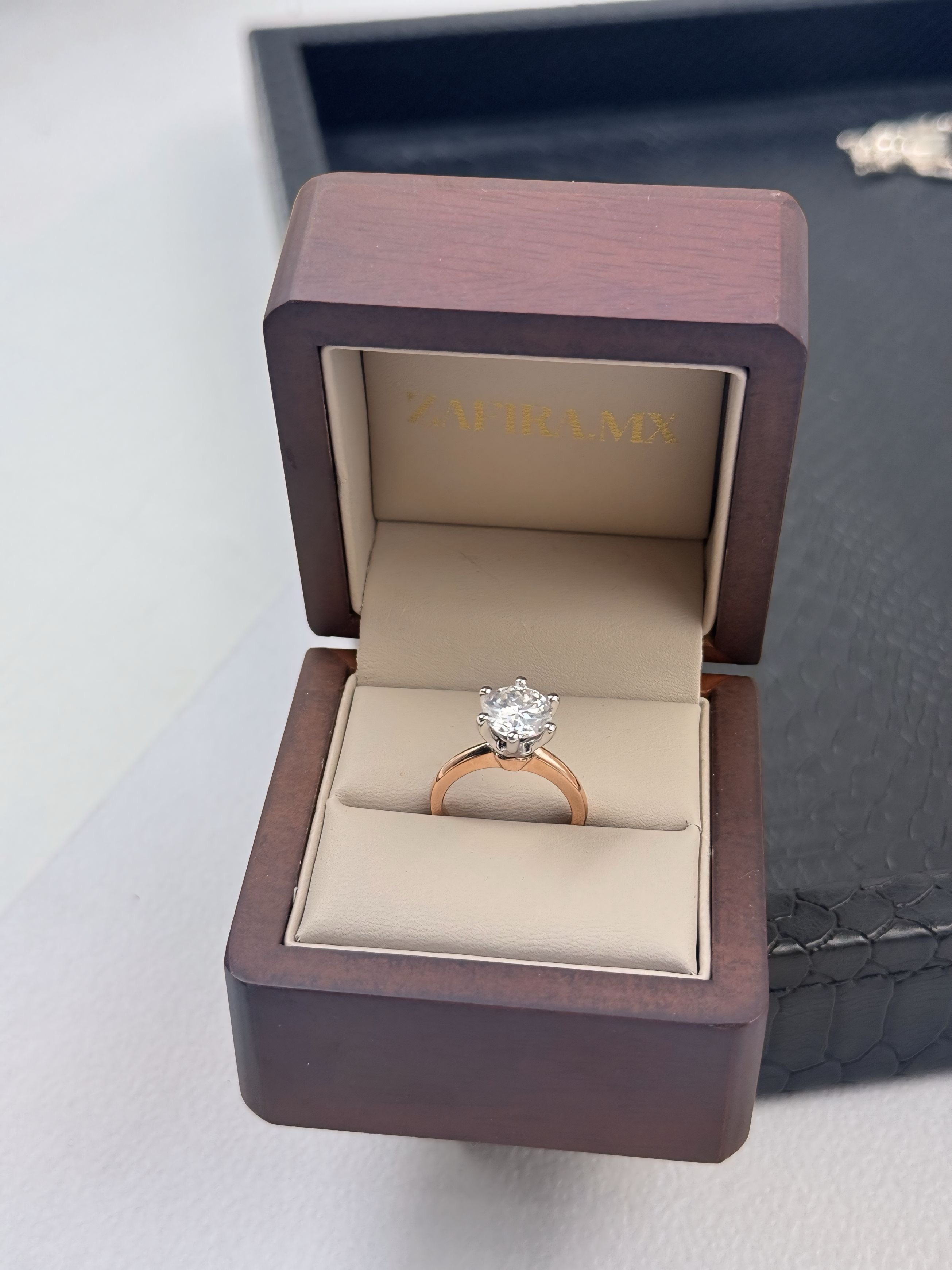 Anillo de Compromiso Serena 2.0ct Corte REDONDO dos oros solitario- Anillo de Compromiso en Oro (10k, 14k, 18k) o Plata 0.925 y Diamante Lab-Grown o Moissanita