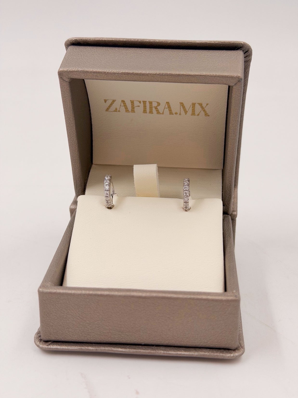 Arete huggies con brillantes - Aretes de Oro (10k, 14k y 18k) y Plata 0.925