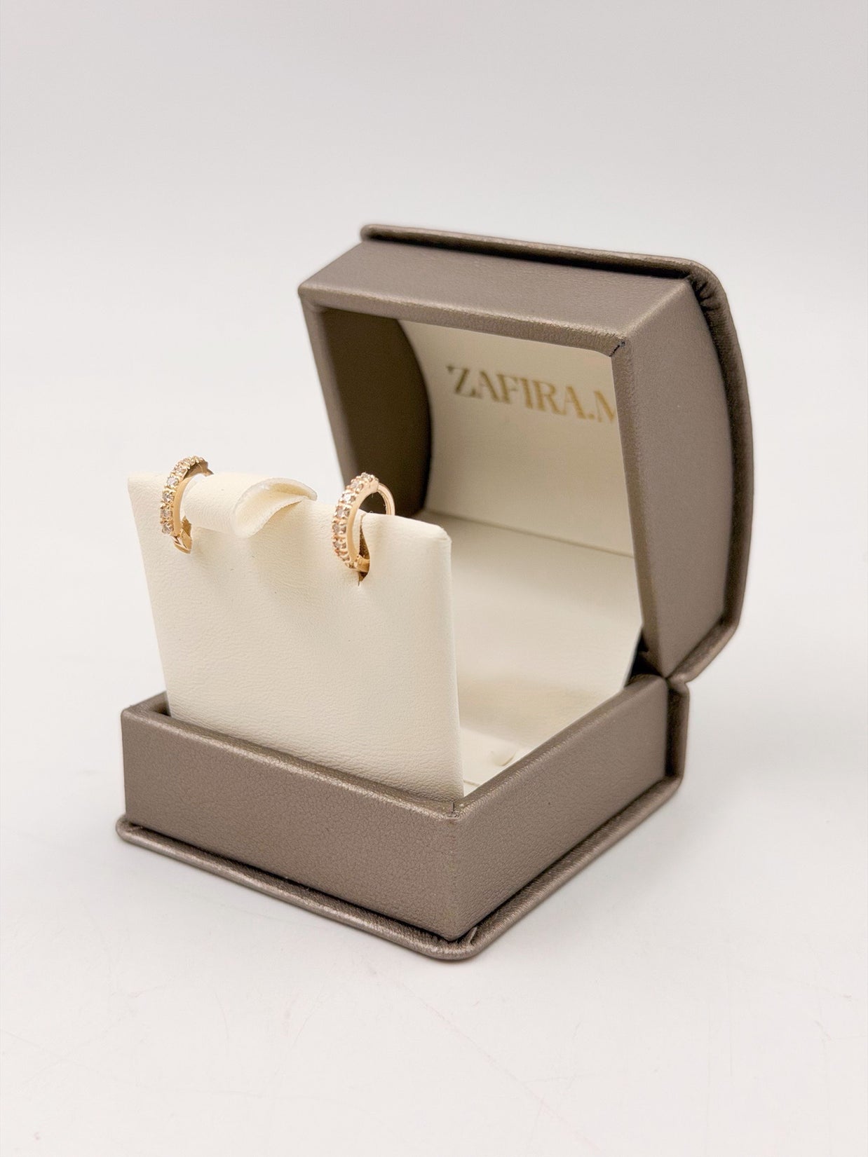 Arete huggies con brillantes - Aretes de Oro (10k, 14k y 18k) y Plata 0.925