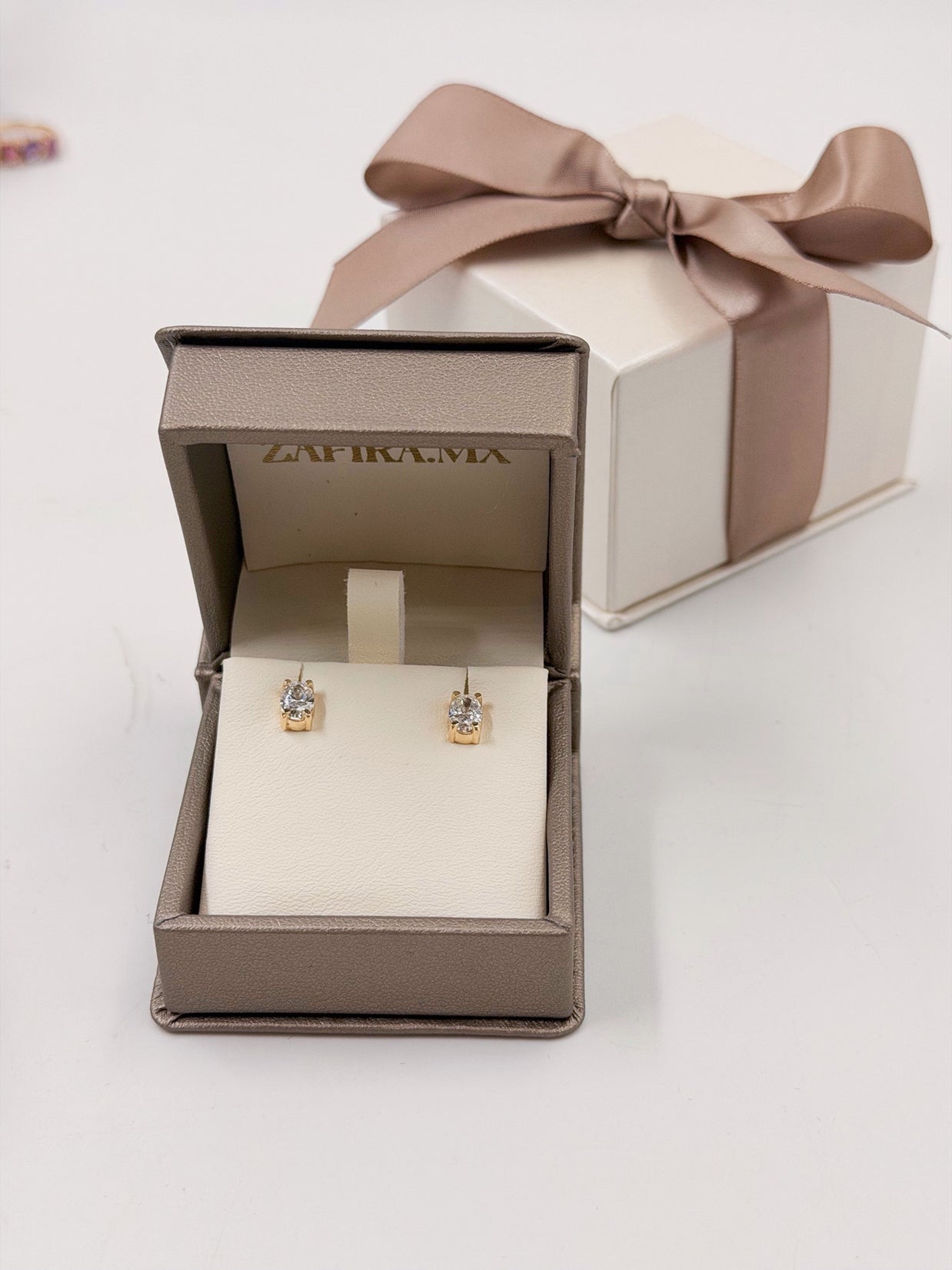 Arete Oval 0.5ct - Aretes de Oro (10k, 14k, 18k) y Piedras Preciosas