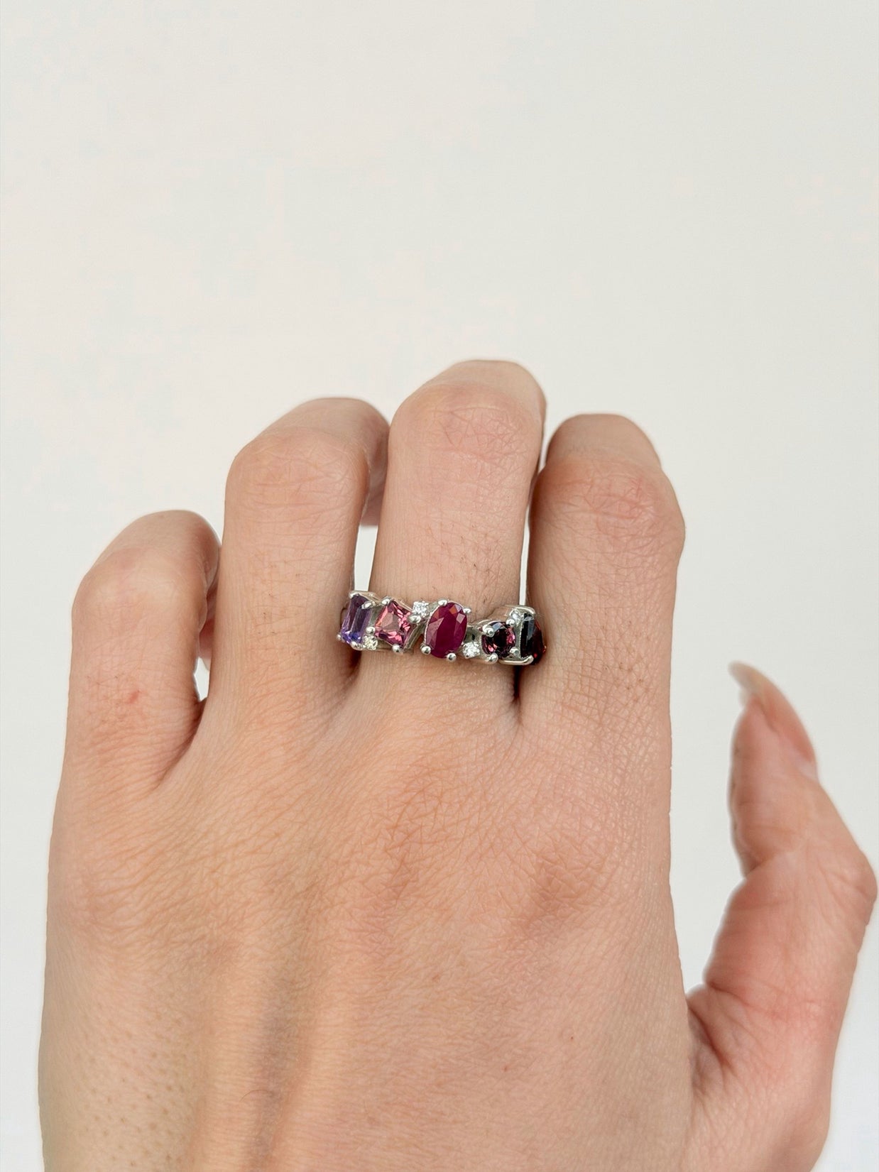 Family Ring 5 piedras Diseño 1 - Anillo Familiar de Oro (10k, 14k, 18k) o Plata 0.925 y Piedras de Nacimiento