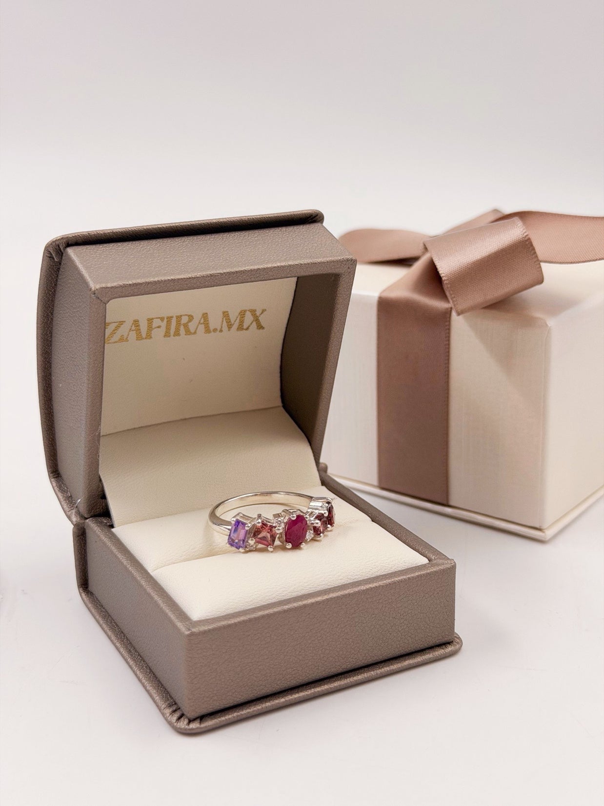 Family Ring 5 piedras Diseño 1 - Anillo Familiar de Oro (10k, 14k, 18k) o Plata 0.925 y Piedras de Nacimiento