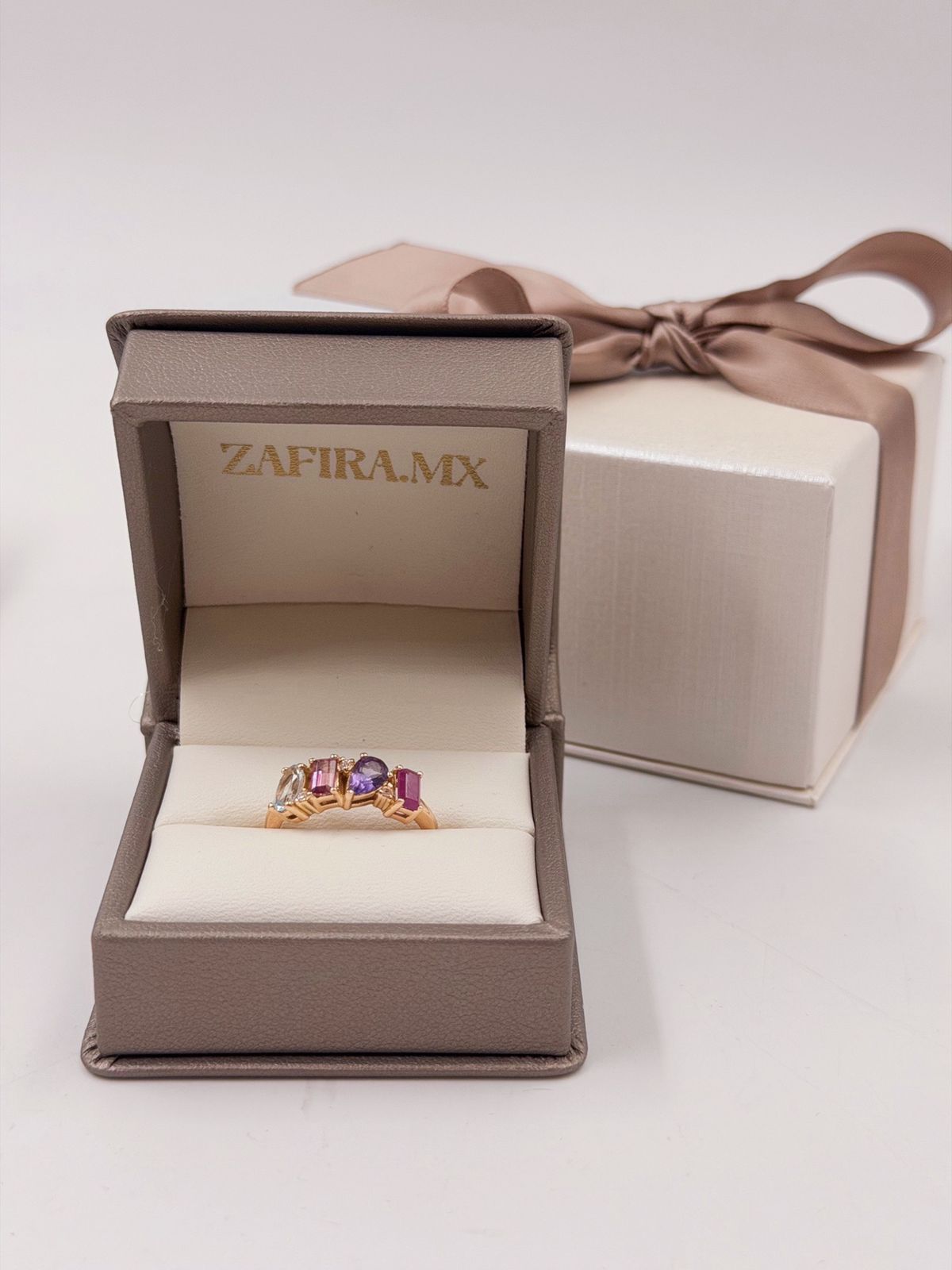 Family Ring 4 piedras Diseño 4 - Anillo Familiar de Oro (10k, 14k, 18k) o Plata 0.925 y Piedras de Nacimiento