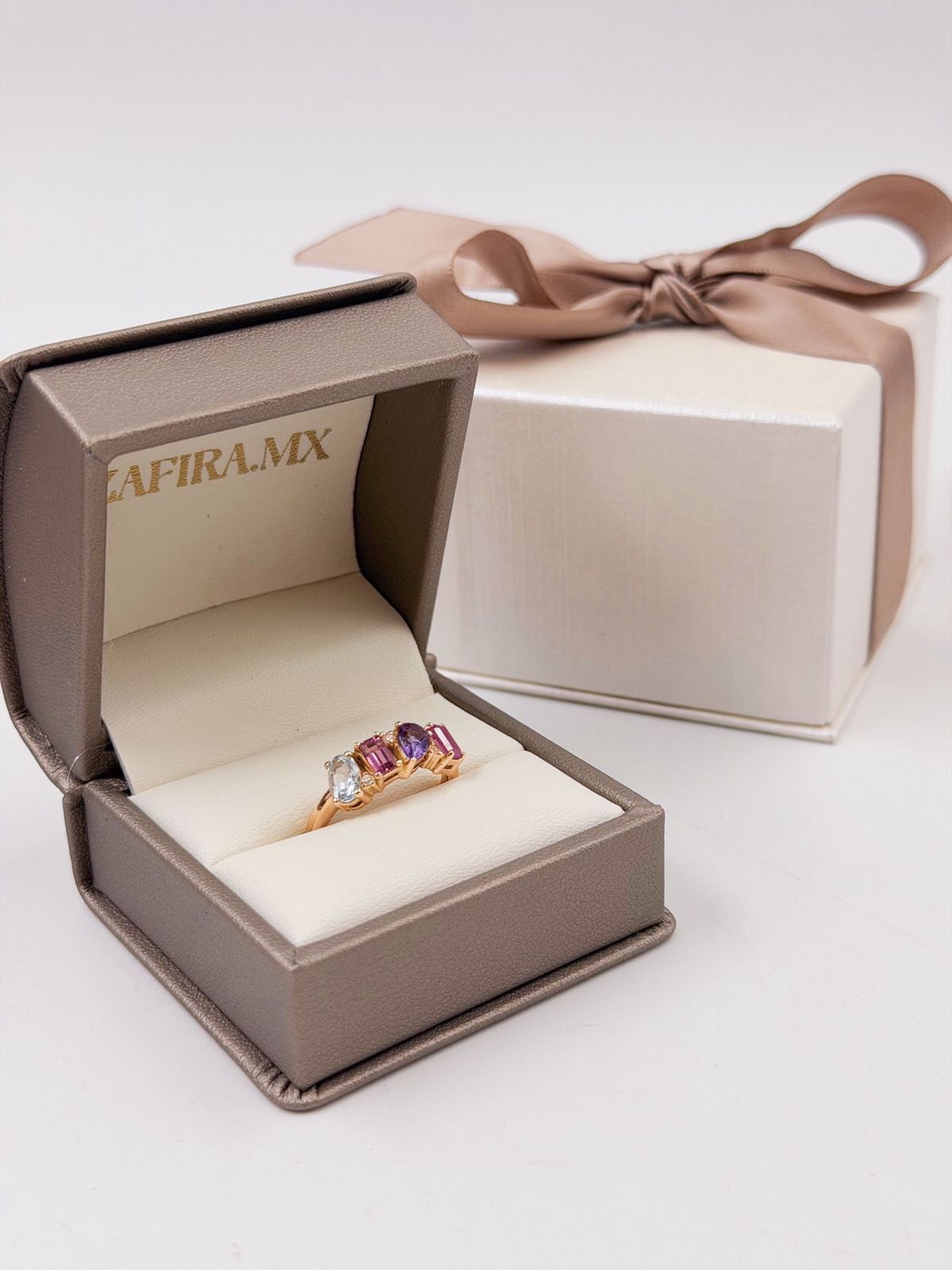 Family Ring 4 piedras Diseño 4 - Anillo Familiar de Oro (10k, 14k, 18k) o Plata 0.925 y Piedras de Nacimiento