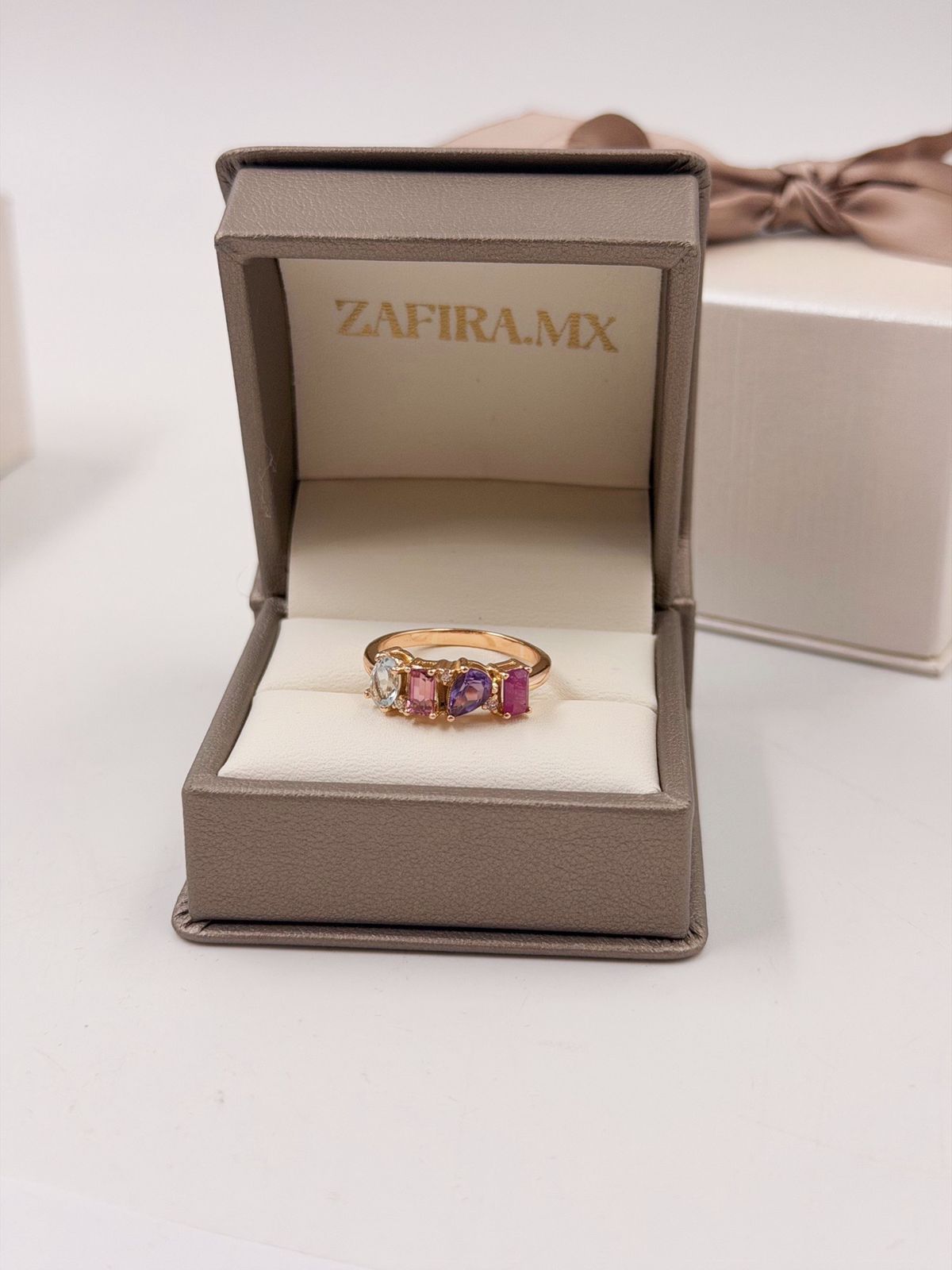 Family Ring 4 piedras Diseño 4 - Anillo Familiar de Oro (10k, 14k, 18k) o Plata 0.925 y Piedras de Nacimiento