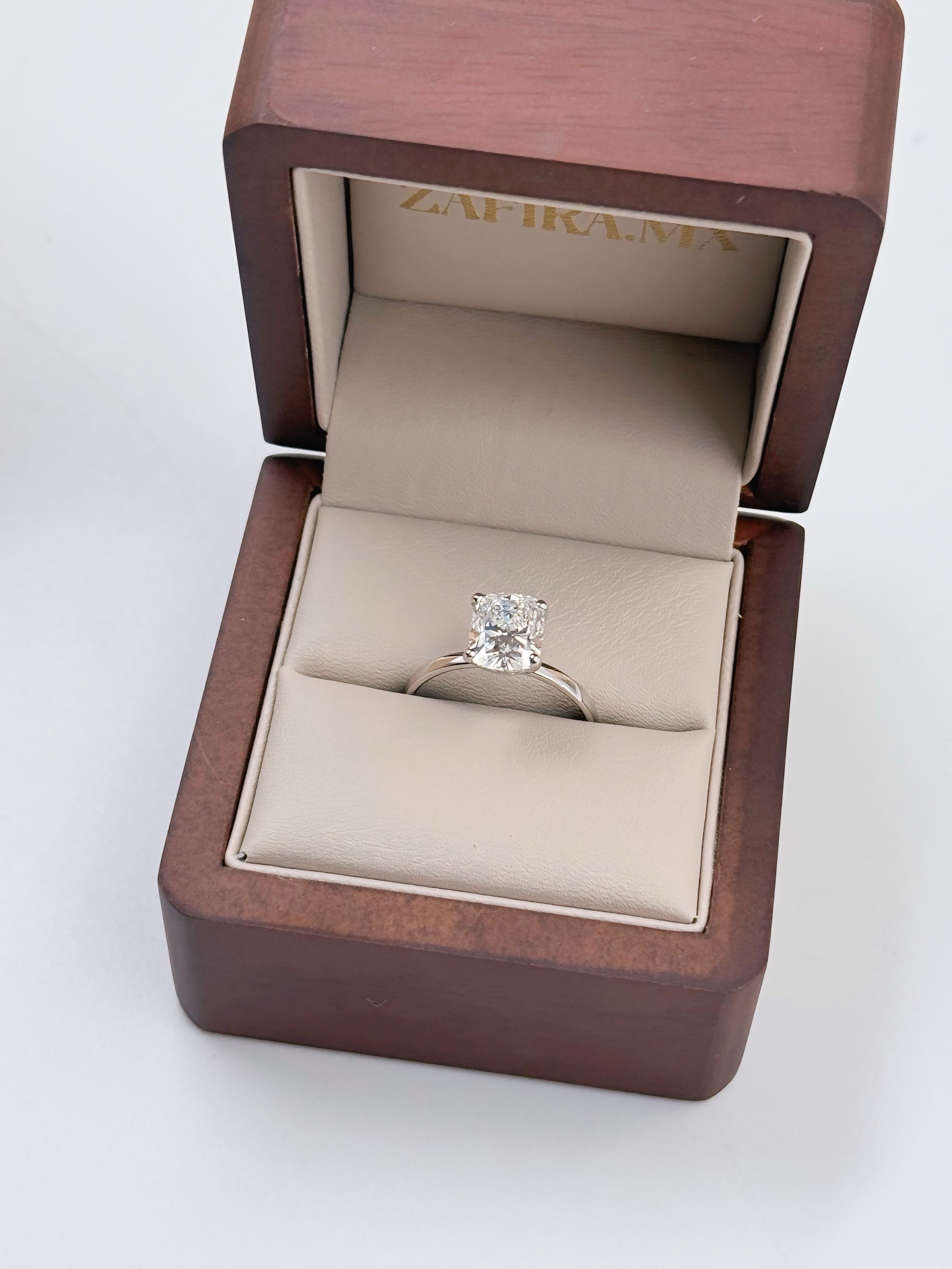 Anillo de Compromiso Elara 2.5ct Corte CUSHION Elongated solitario- Anillo de Compromiso en Oro (10k, 14k, 18k) Y Diamante Lab-Grown