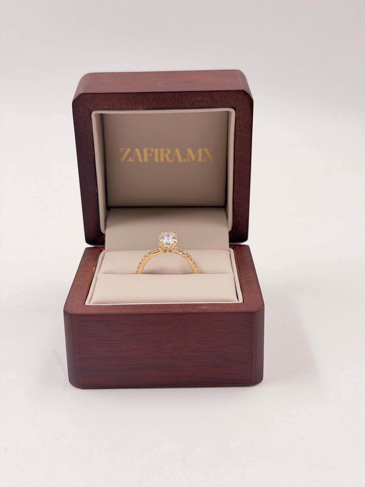 Anillo de Compromiso 1.5ct Oval con media churumbela - Anillo de Compromiso en Oro (10k, 14k, 18k) o Plata 0.925 y Diamante Lab-Grown o Moissanita