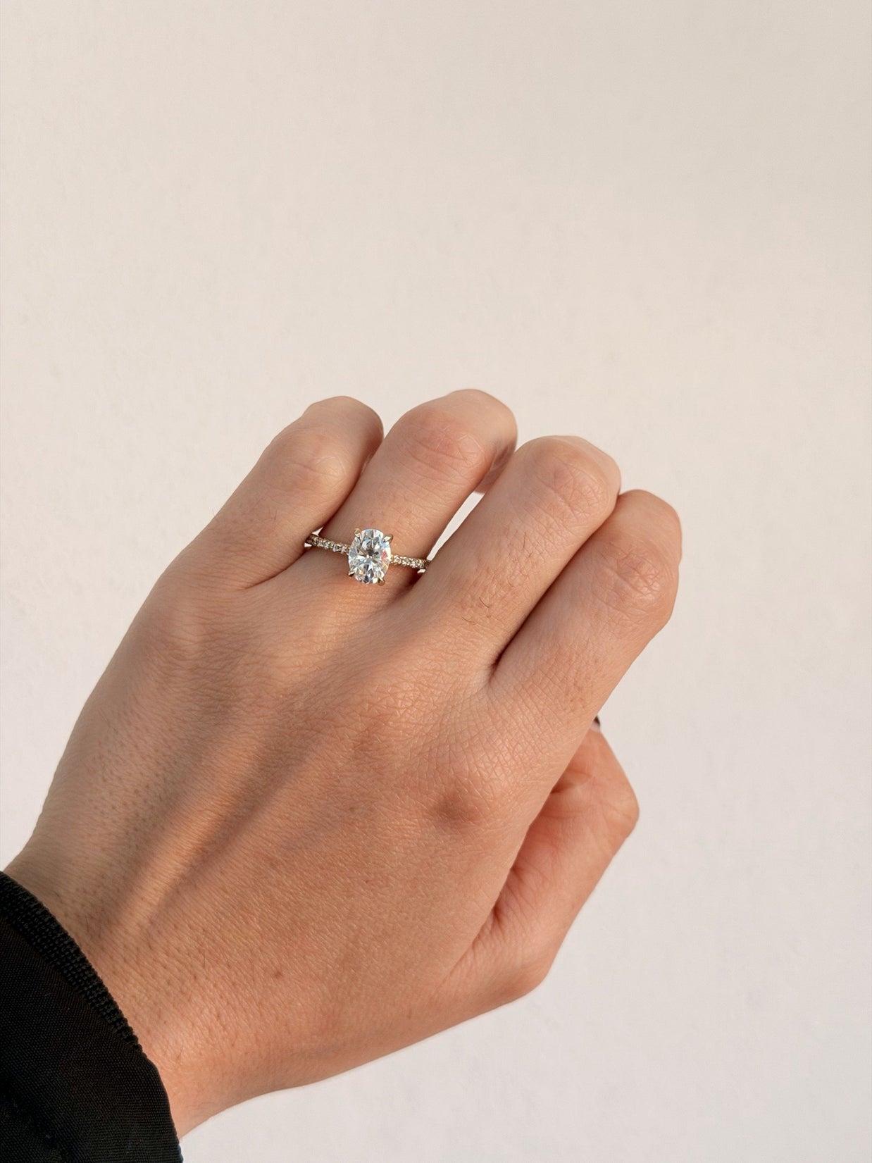 Anillo de Compromiso 1.5ct Oval con media churumbela - Anillo de Compromiso en Oro (10k, 14k, 18k) o Plata 0.925 y Diamante Lab-Grown o Moissanita