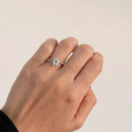 Anillo de Compromiso 1.5ct Oval con media churumbela - Anillo de Compromiso en Oro (10k, 14k, 18k) o Plata 0.925 y Diamante Lab-Grown o Moissanita