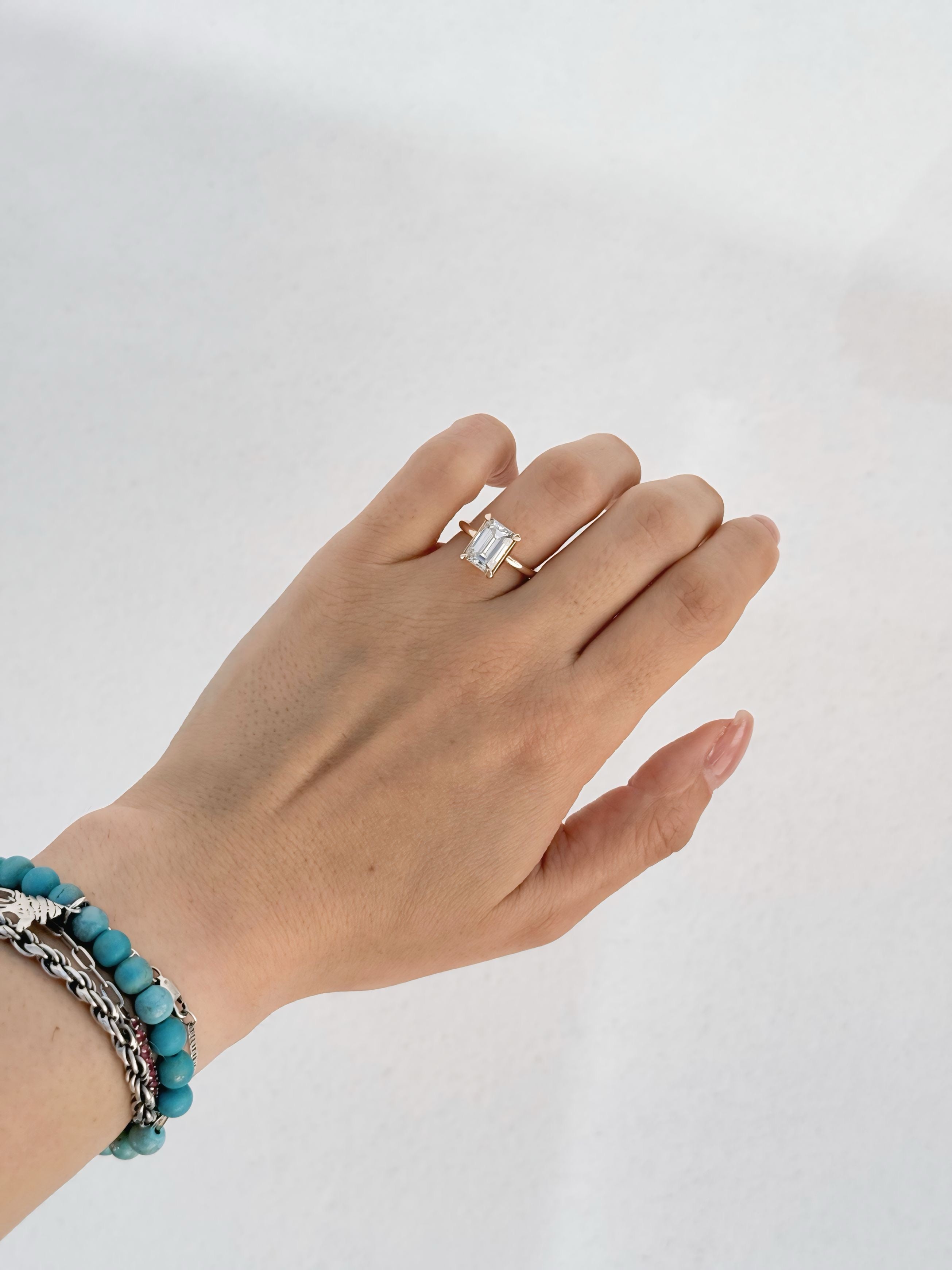 Anillo de Compromiso Astrid 2.5ct Corte ESMERALDA solitario- Anillo de Compromiso en Oro (10k, 14k, 18k) o Plata 0.925 y Diamante Lab-Grown o Moissanita