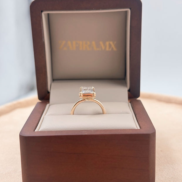 Anillo de Compromiso Astrid 2.5ct Corte ESMERALDA solitario- Anillo de Compromiso en Oro (10k, 14k, 18k) o Plata 0.925 y Diamante Lab-Grown o Moissanita