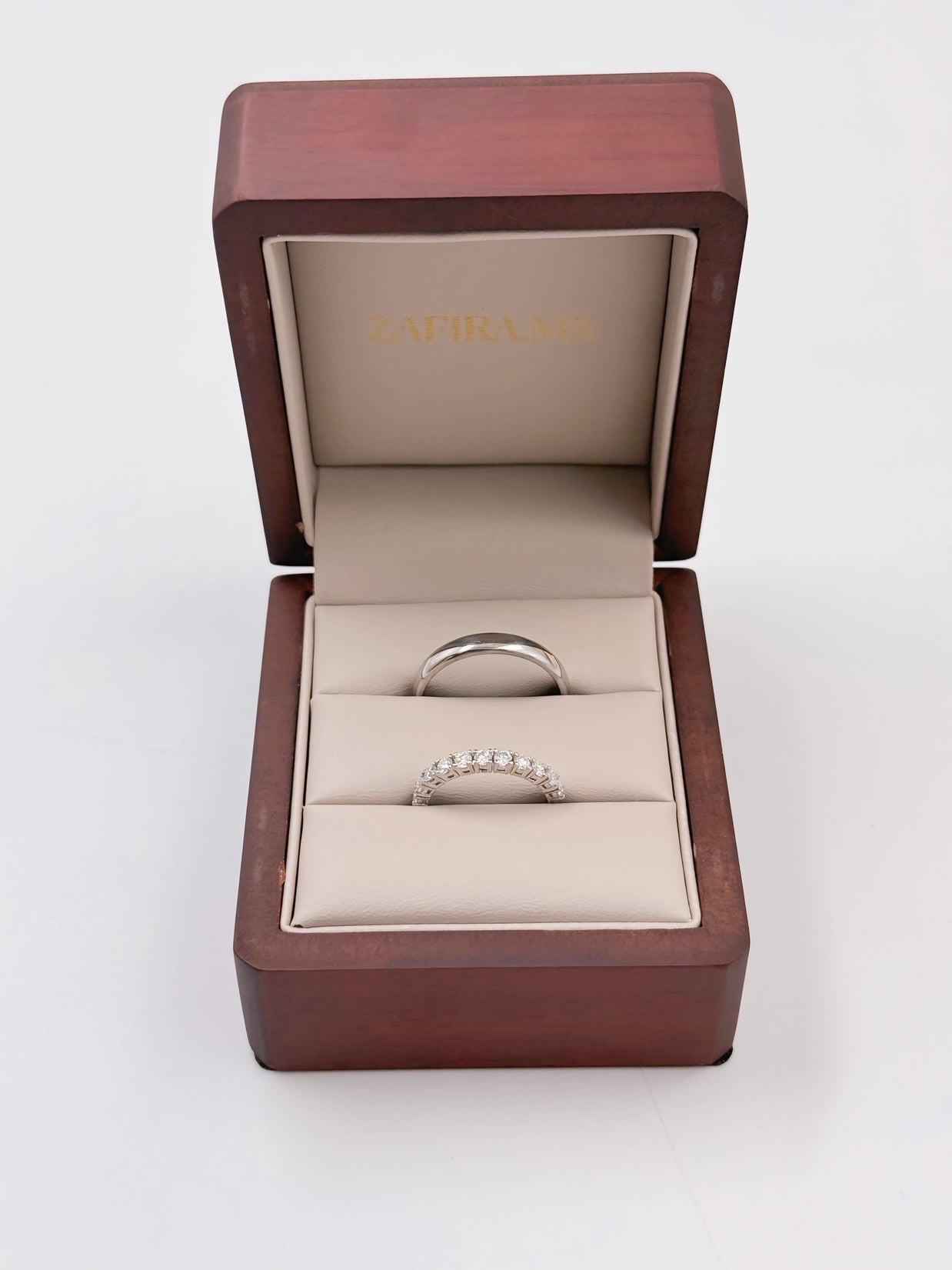 Argollas Maite con incrustaciones Diamante Lab Grown