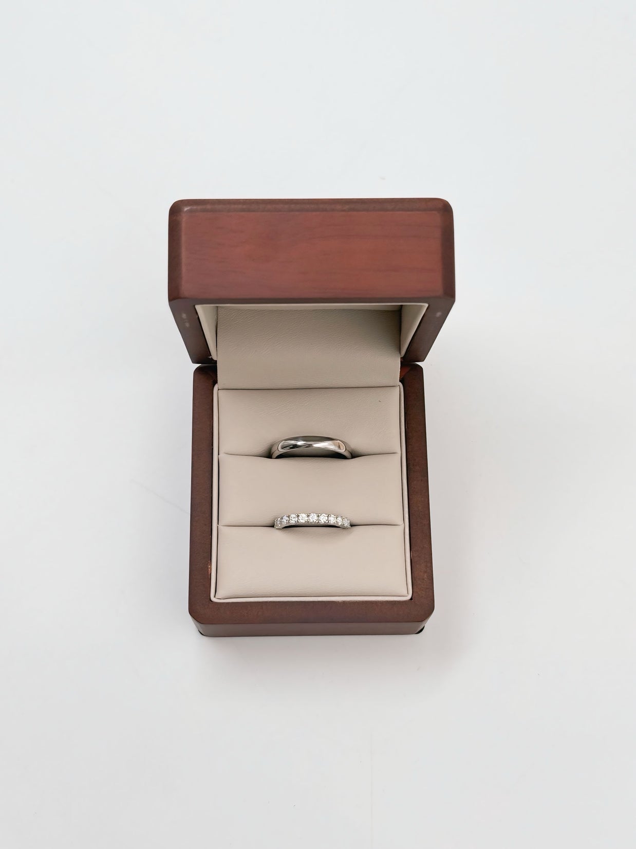 Argollas Maite con incrustaciones Diamante Lab Grown