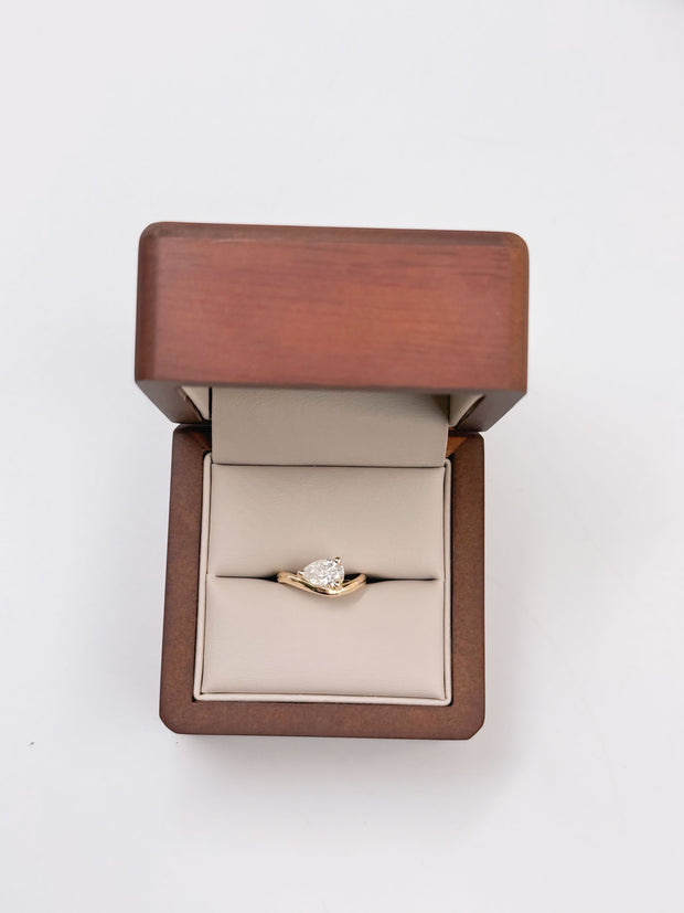 Pinky ring con Moissanita Pera 1ct