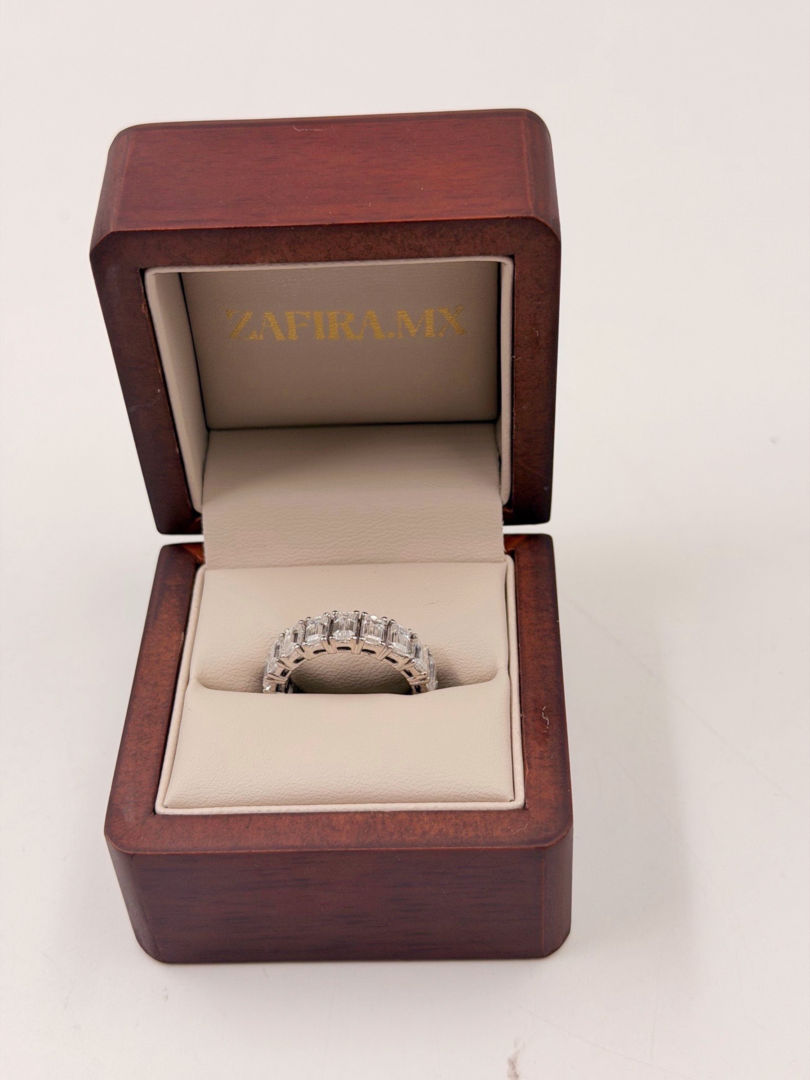 Churumbela Eternity Corte Esmeralda (Oro 10k, 14k, 18k) con Moissanita