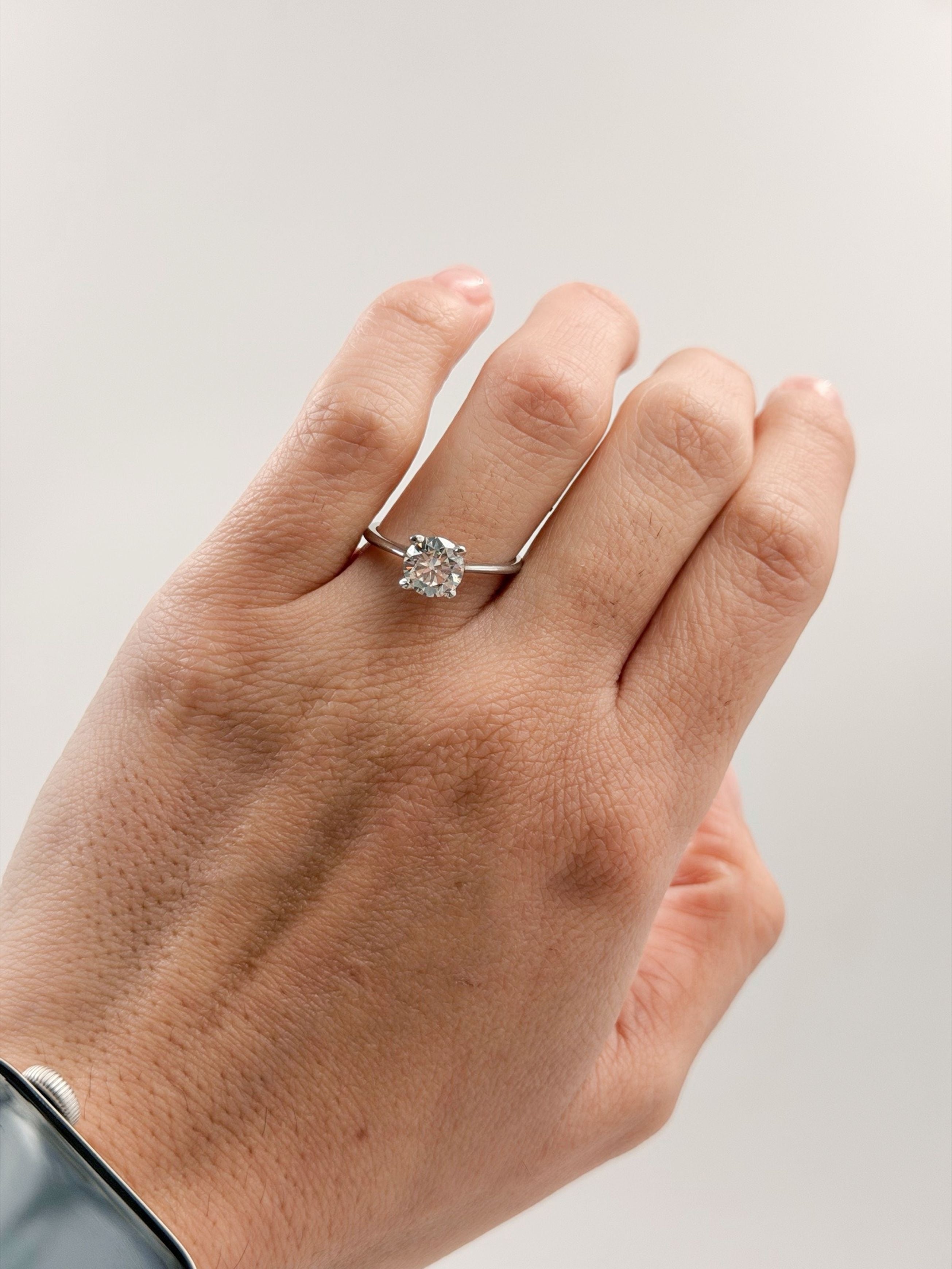 Anillo de Compromiso Luna 1ct Corte REDONDO Solitario- Anillo de Compromiso en Oro (10k, 14k, 18k) o Plata 0.925 y Diamante Lab-Grown o Moissanita