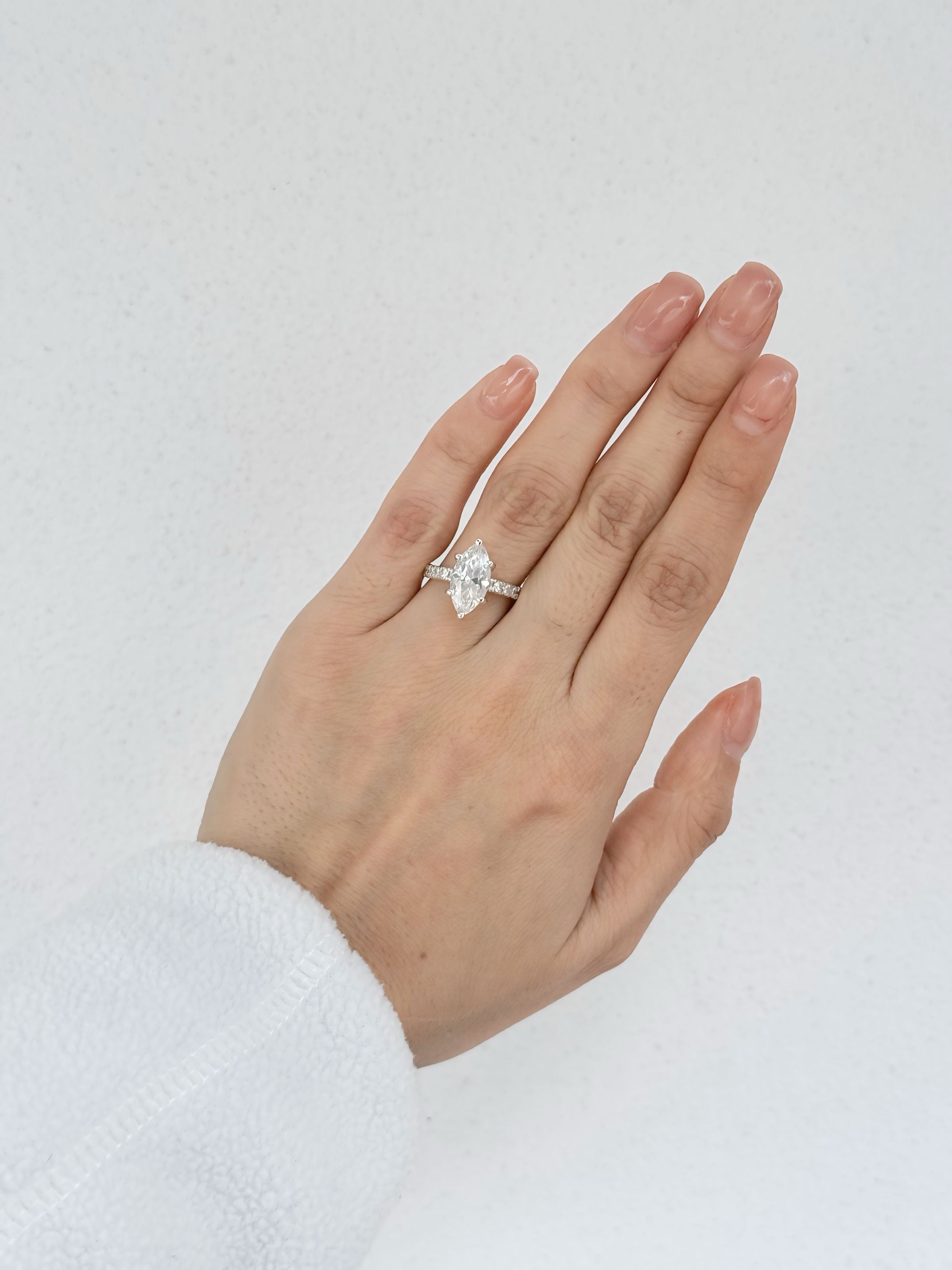 Anillo de Compromiso 2.5ct Corte MARQUISE con media churumbela (Pavé) - Anillo de Compromiso en Oro (10k, 14k, 18k) o Plata 0.925 y Diamante Lab-Grown o Moissanita