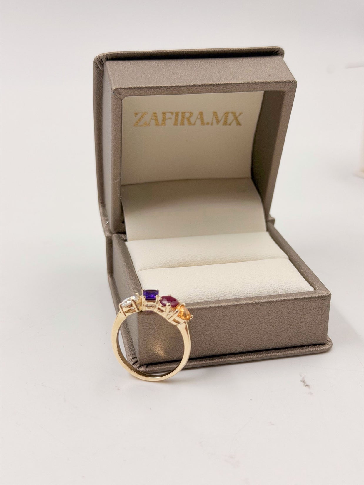 Family Ring 4 piedras Diseño 8 - Anillo Familiar de Oro (10k, 14k, 18k) o Plata 0.925 y Piedras de Nacimiento