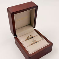 Anillos de boda Corona Princesa Incrustaciones Moissanita - Argolla de Matrimonio en Oro Sólido (10k, 14k, 18k) o Plata