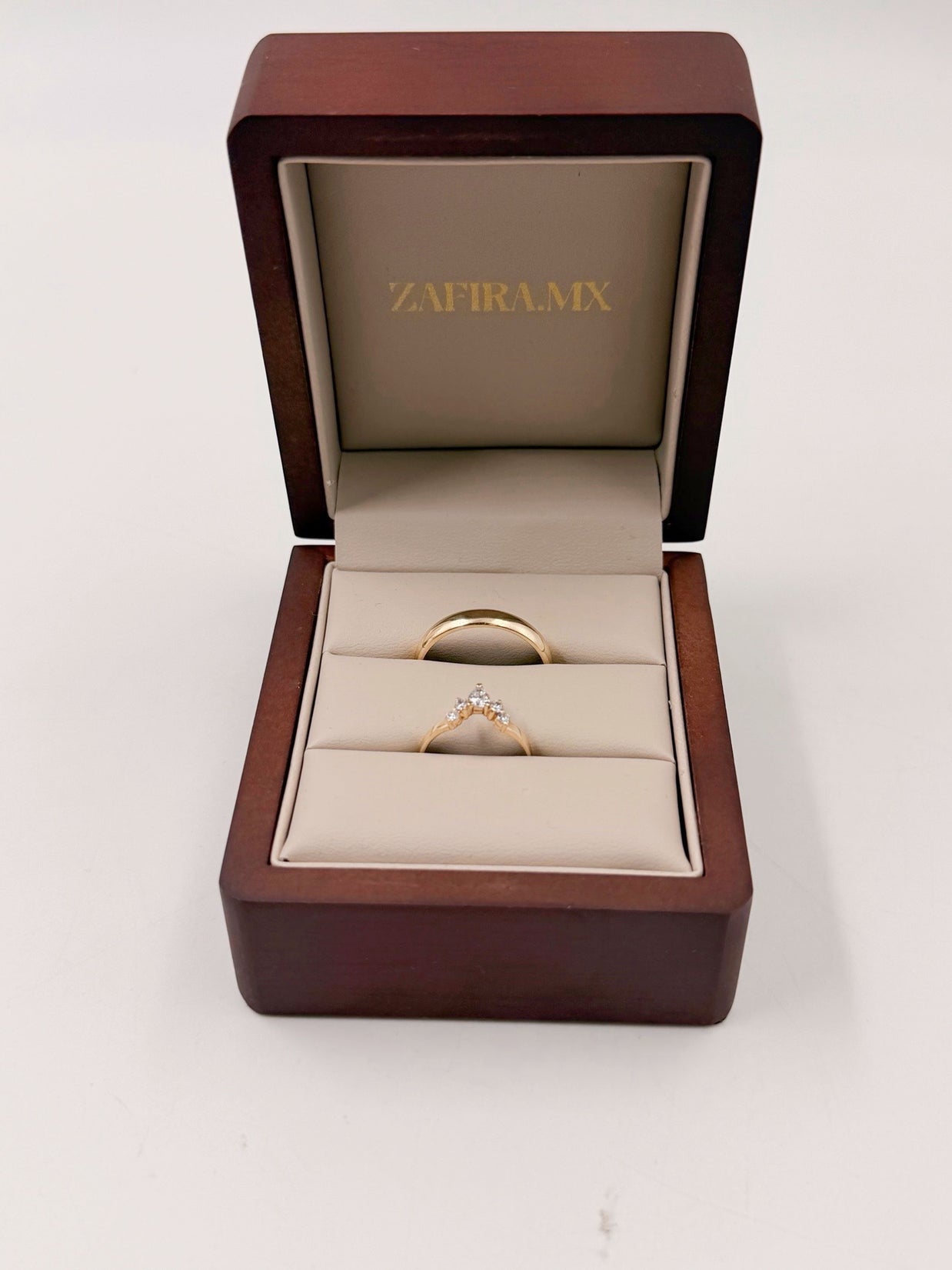 Anillos de boda Corona Princesa Incrustaciones Moissanita - Argolla de Matrimonio en Oro Sólido (10k, 14k, 18k) o Plata