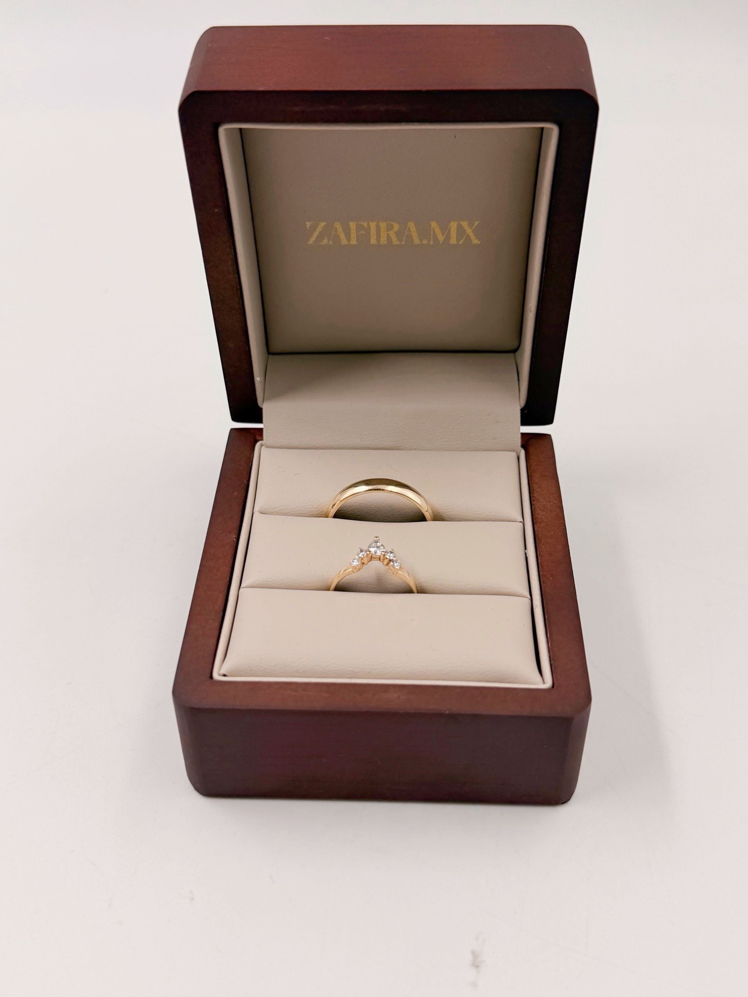 Anillos de boda Corona Princesa Incrustaciones Moissanita - Argolla de Matrimonio en Oro Sólido (10k, 14k, 18k) o Plata