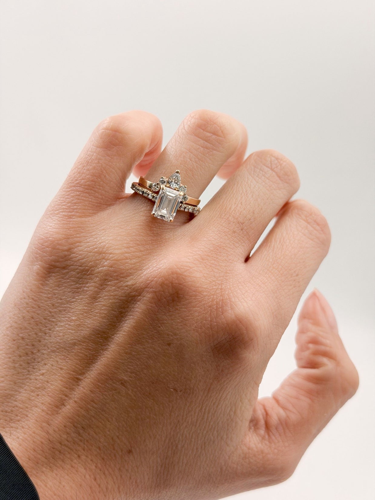 Anillos de boda Corona Princesa Incrustaciones Moissanita - Argolla de Matrimonio en Oro Sólido (10k, 14k, 18k) o Plata