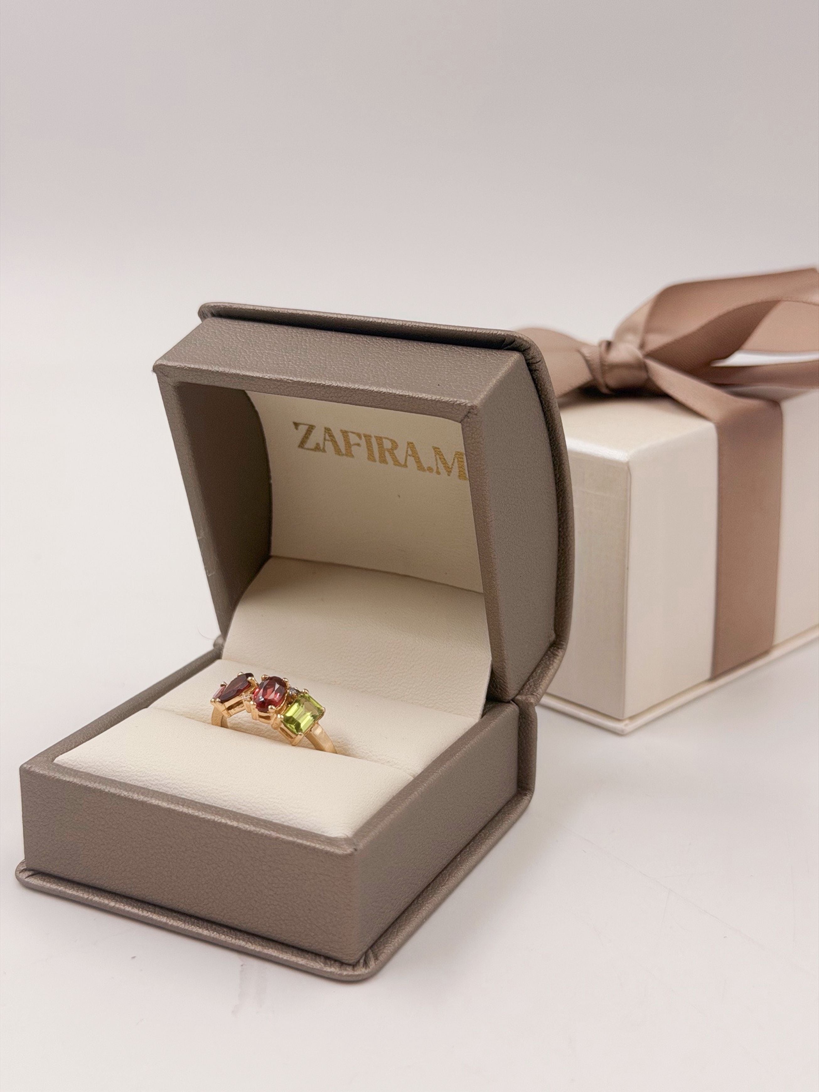 Family Ring 4 piedras Diseño 7 - Anillo Familiar de Oro (10k, 14k, 18k) o Plata 0.925 y Piedras de Nacimiento