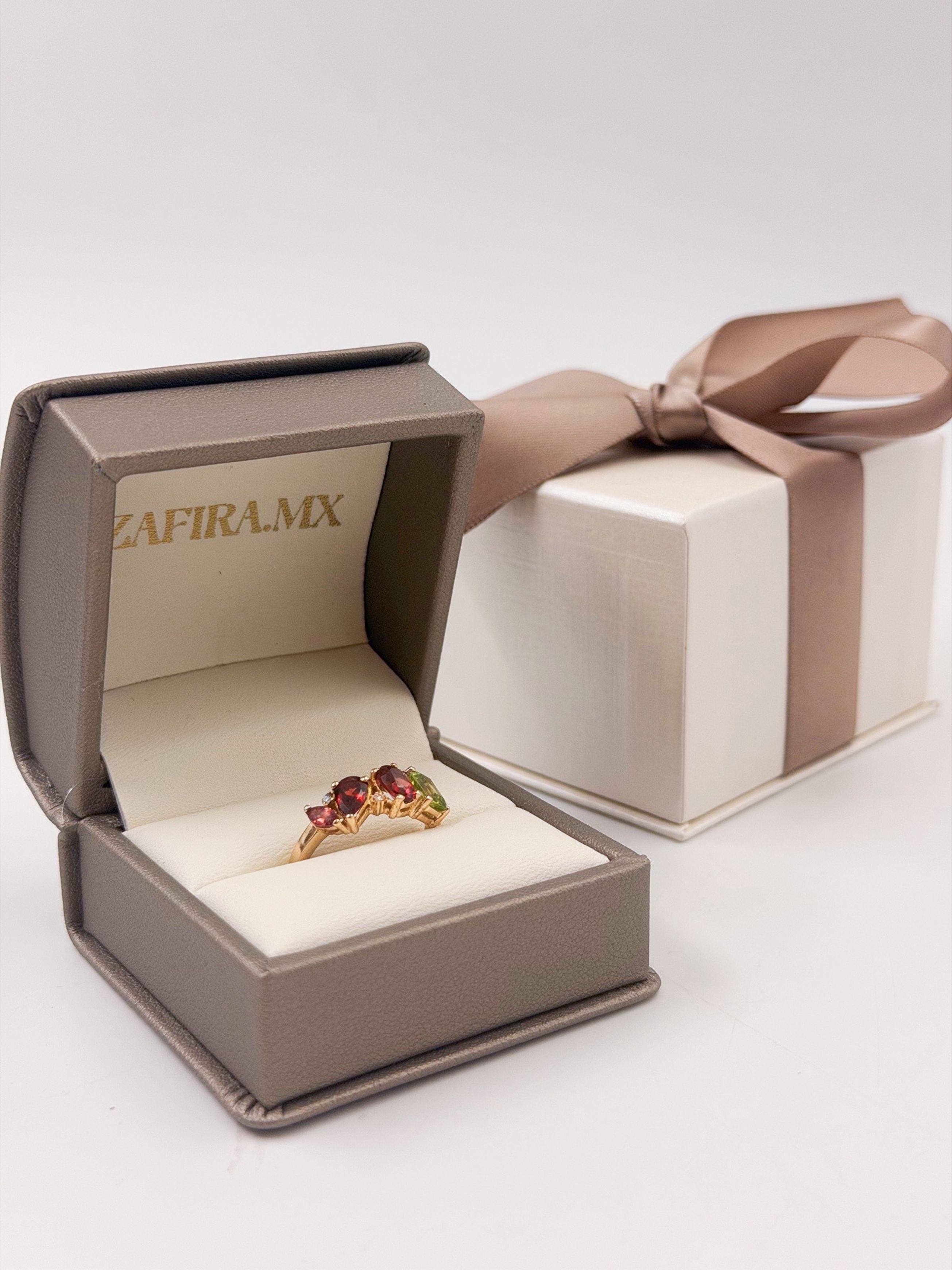 Family Ring 4 piedras Diseño 7 - Anillo Familiar de Oro (10k, 14k, 18k) o Plata 0.925 y Piedras de Nacimiento