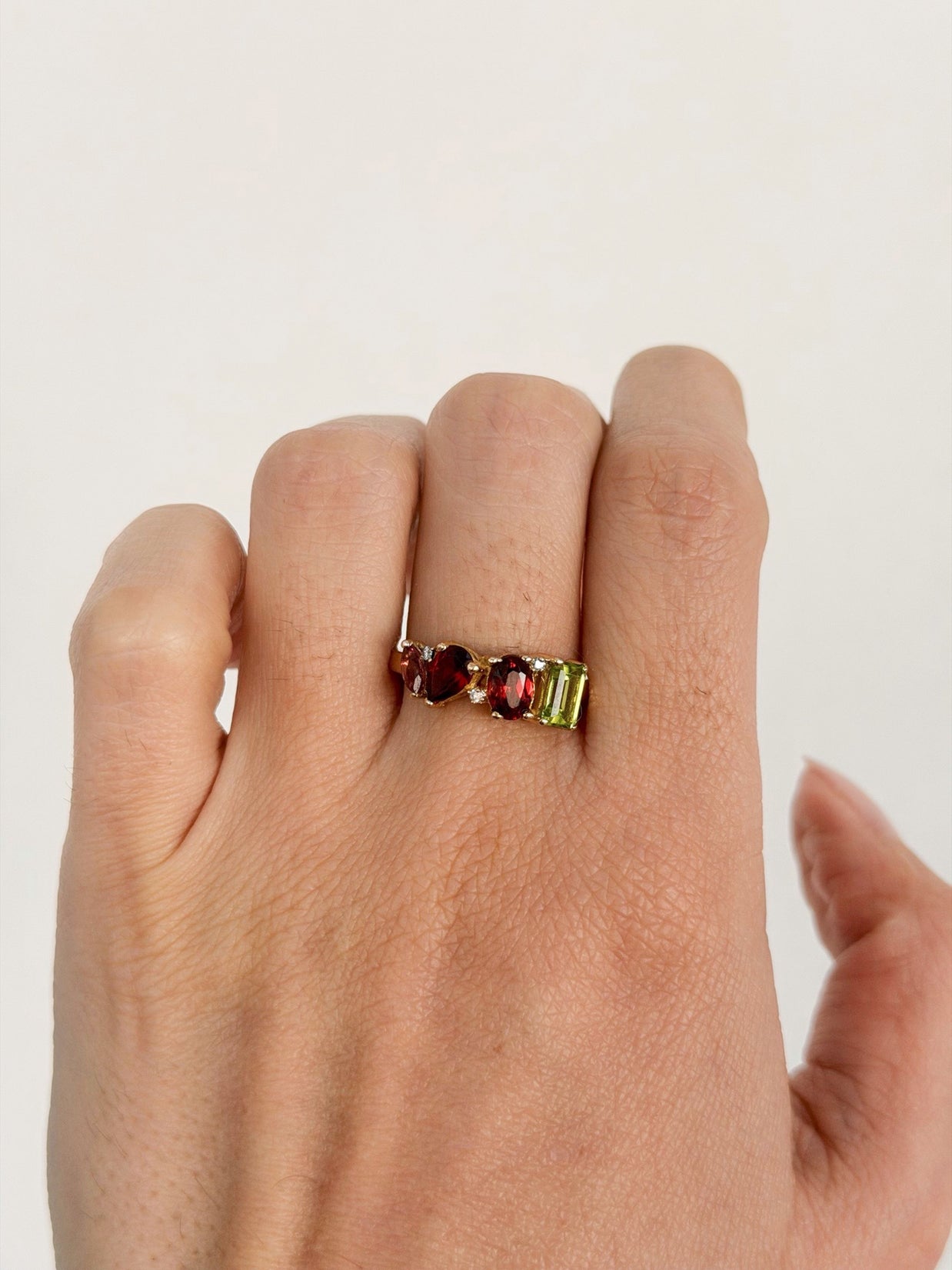 Family Ring 4 piedras Diseño 7 - Anillo Familiar de Oro (10k, 14k, 18k) o Plata 0.925 y Piedras de Nacimiento