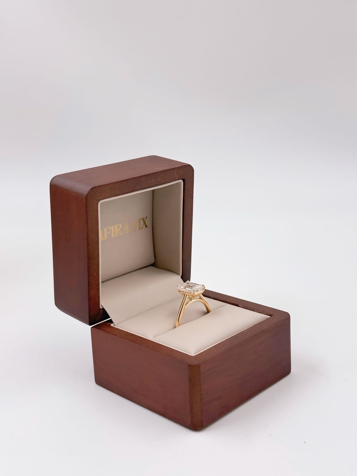 Anillo de Compromiso Umay 3.5ct Corte ESMERALDA Solitario- Anillo de Compromiso en Oro (10k, 14k, 18k) o Plata 0.925 y Diamante Lab-Grown o Moissanita