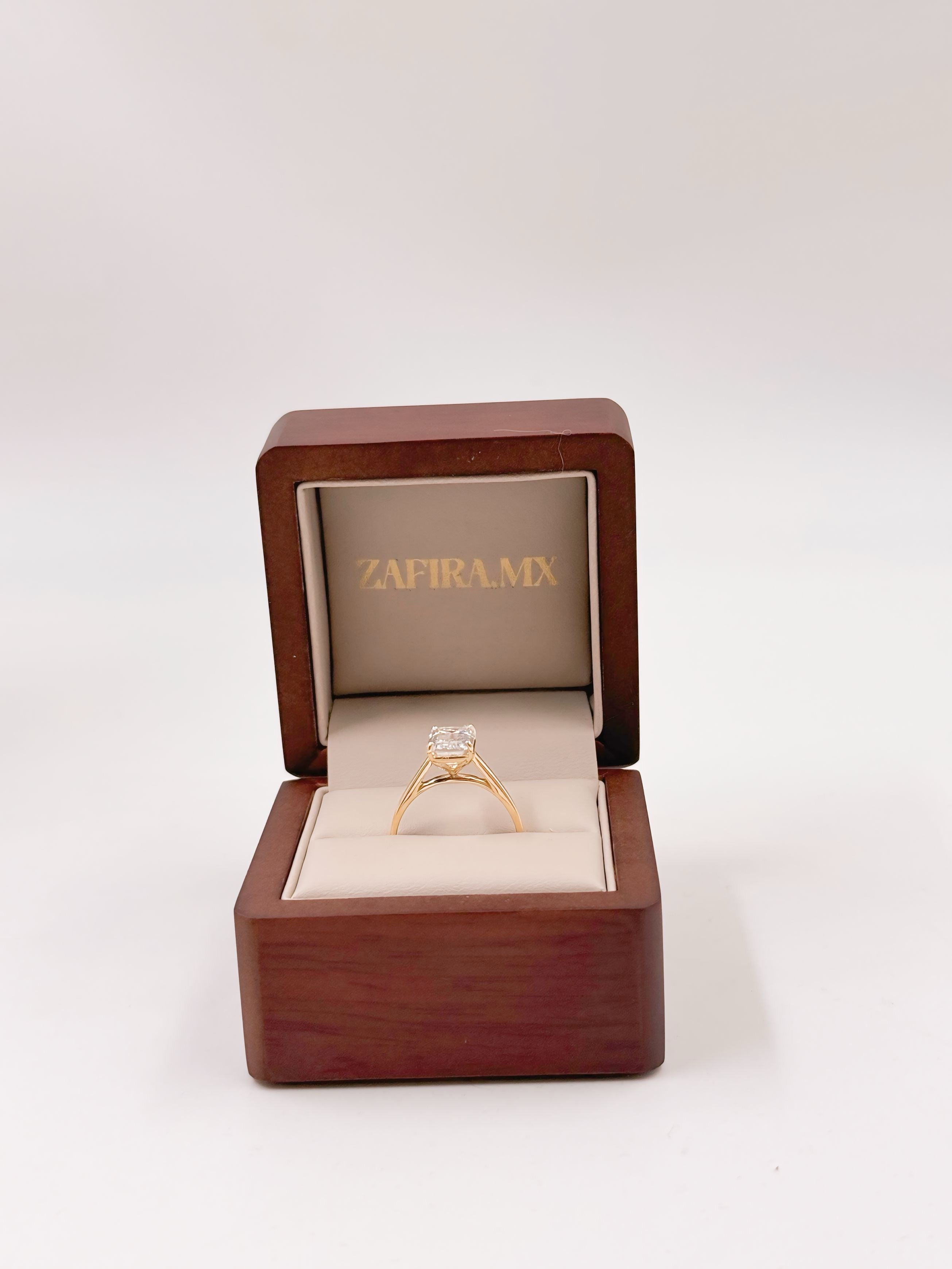 Anillo de Compromiso Umay 3.5ct Corte ESMERALDA Solitario- Anillo de Compromiso en Oro (10k, 14k, 18k) o Plata 0.925 y Diamante Lab-Grown o Moissanita