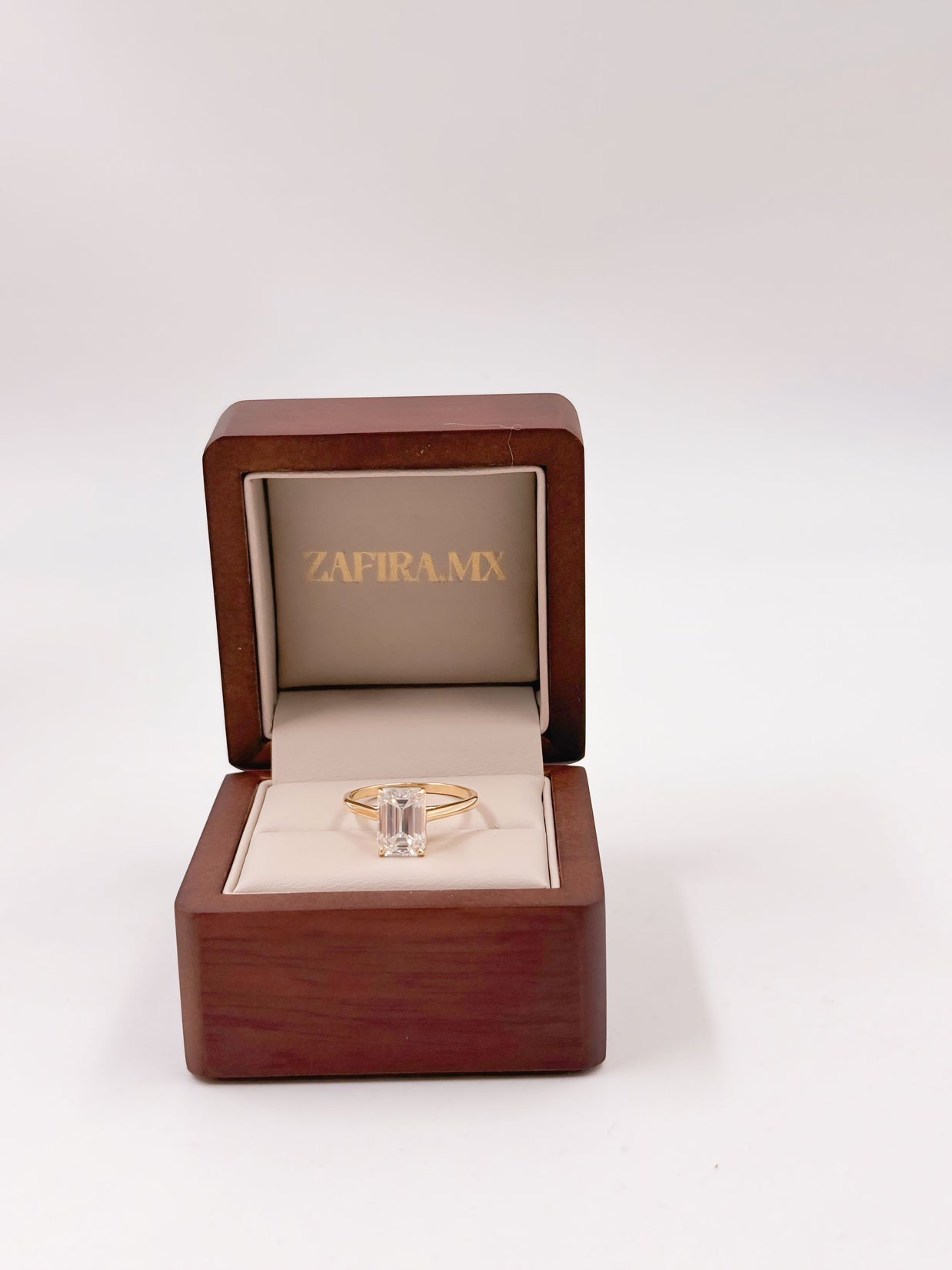 Anillo de Compromiso Umay 3.5ct Corte ESMERALDA Solitario- Anillo de Compromiso en Oro (10k, 14k, 18k) o Plata 0.925 y Diamante Lab-Grown o Moissanita