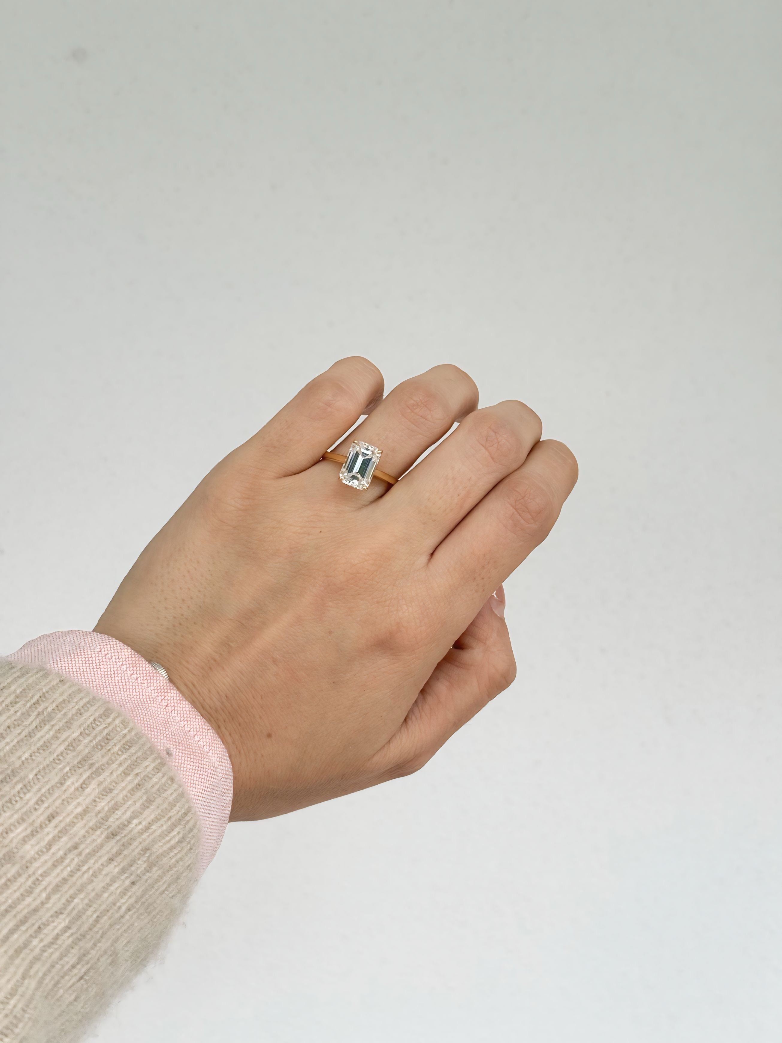 Anillo de Compromiso Umay 3.5ct Corte ESMERALDA Solitario- Anillo de Compromiso en Oro (10k, 14k, 18k) o Plata 0.925 y Diamante Lab-Grown o Moissanita