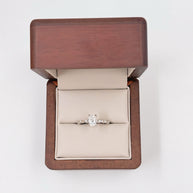 Anillo de Compromiso Eros 1.0ct Corte OVAL con Piedras Laterales- Anillo de Compromiso en Oro (10k, 14k, 18k) o Plata 0.925 y Diamante Lab-Grown o Moissanita