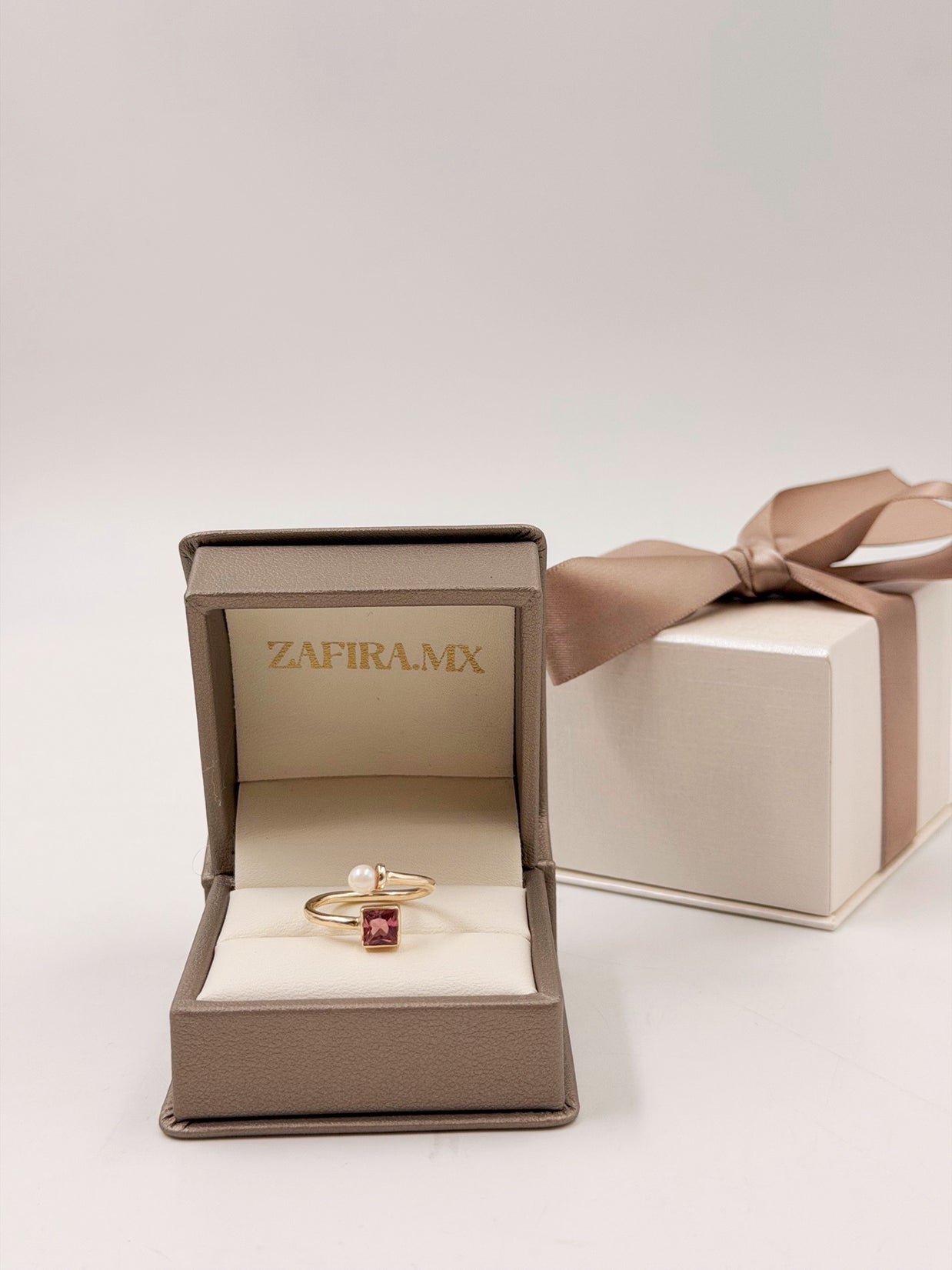 Family Ring 2 piedras Diseño 1 - Anillo Familiar de Oro (10k, 14k, 18k) o Plata 0.925 y Piedras de Nacimiento