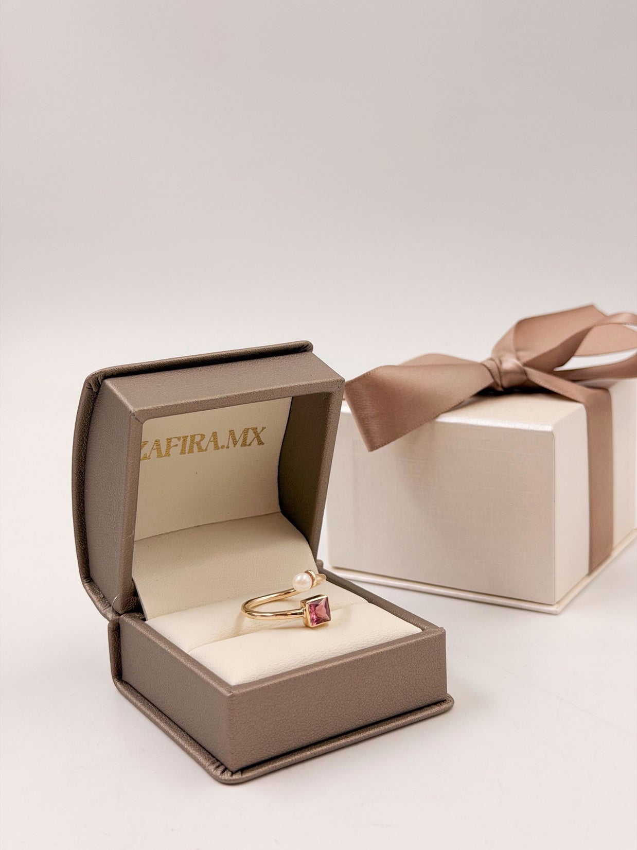 Family Ring 2 piedras Diseño 1 - Anillo Familiar de Oro (10k, 14k, 18k) o Plata 0.925 y Piedras de Nacimiento