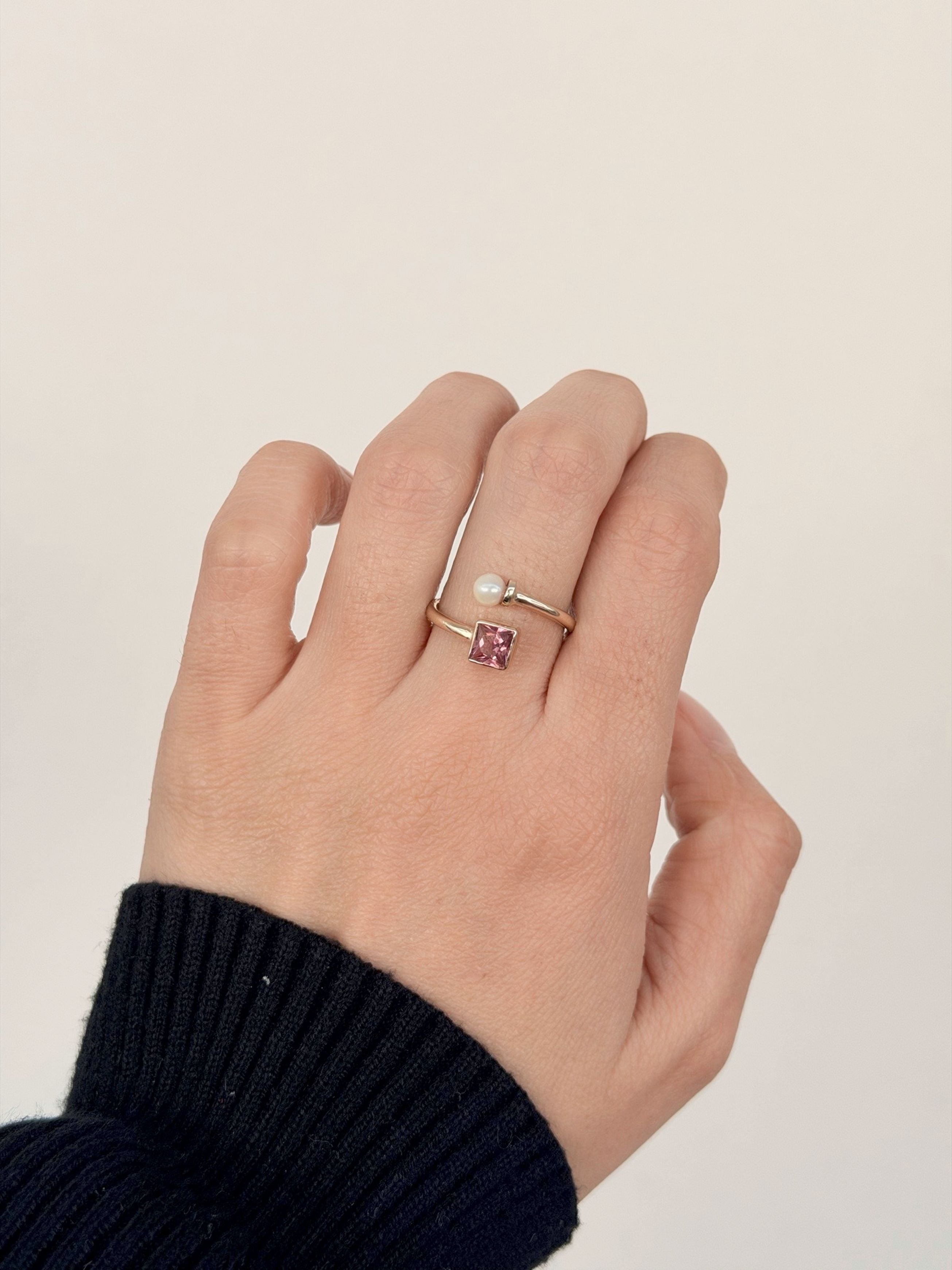 Family Ring 2 piedras Diseño 1 - Anillo Familiar de Oro (10k, 14k, 18k) o Plata 0.925 y Piedras de Nacimiento