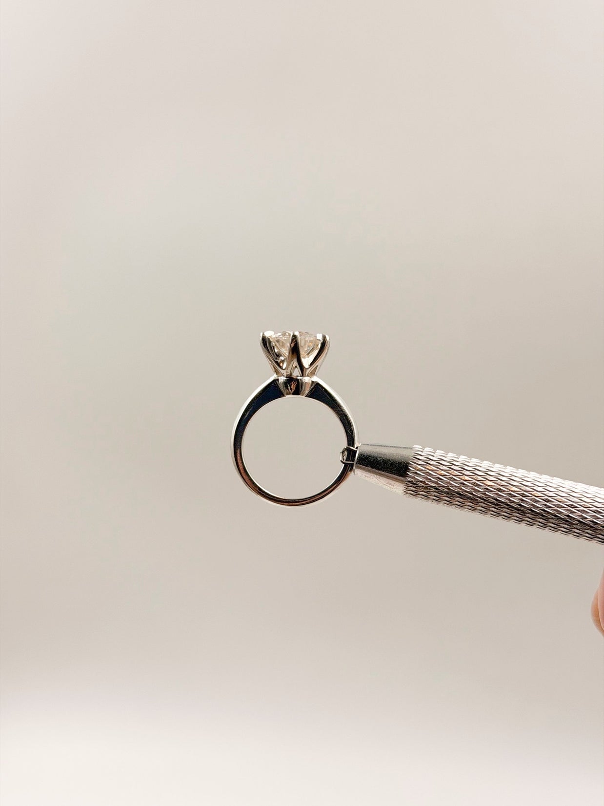 Anillo de Compromiso 2.5ct Corte REDONDO Solitario 6 prongs - Anillo de Compromiso en Oro (10k, 14k, 18k) o Plata y Diamante Lab-Grown o Moissanita