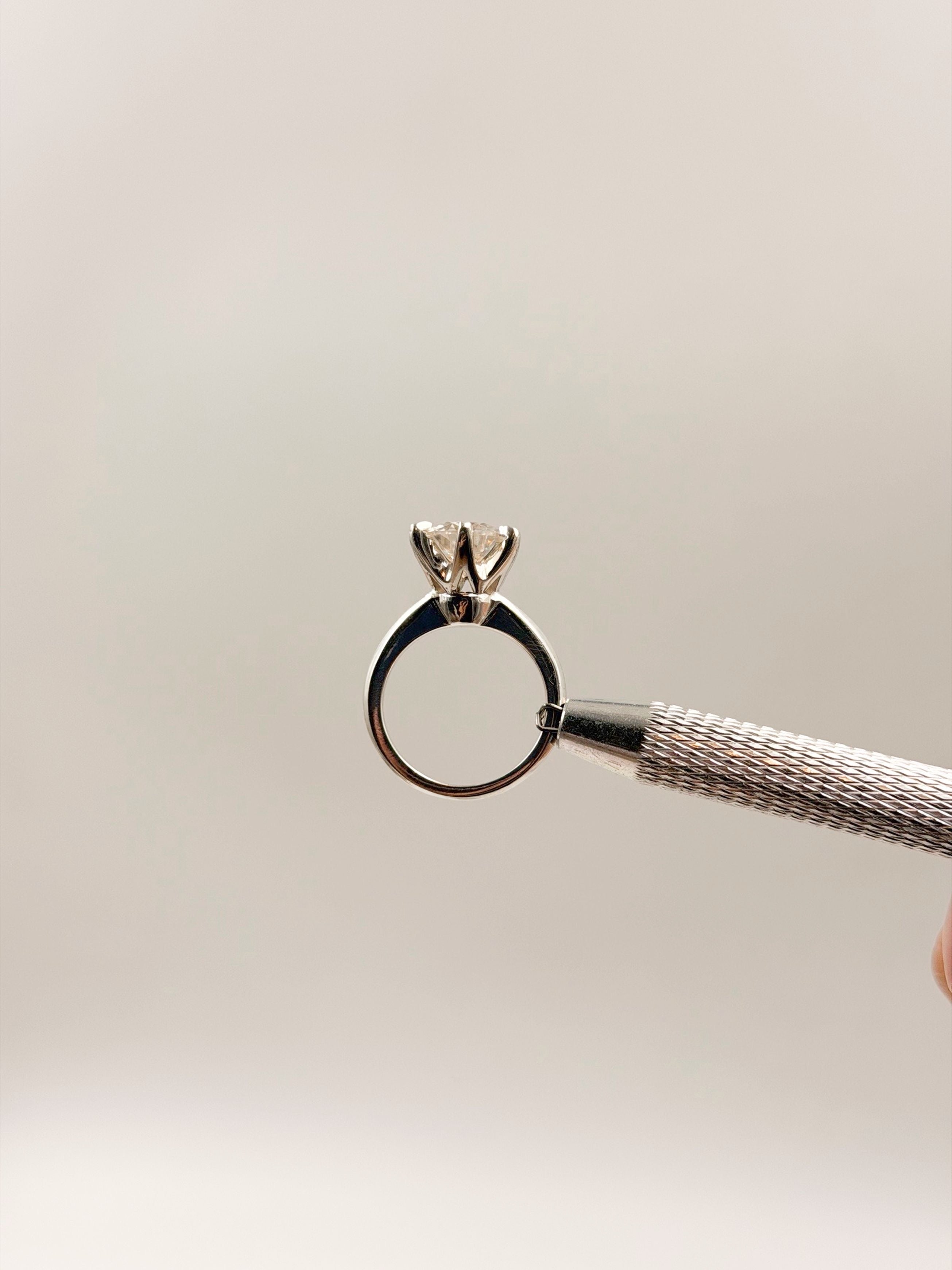 Anillo de Compromiso 2.5ct Corte REDONDO Solitario 6 prongs - Anillo de Compromiso en Oro (10k, 14k, 18k) o Plata y Diamante Lab-Grown o Moissanita