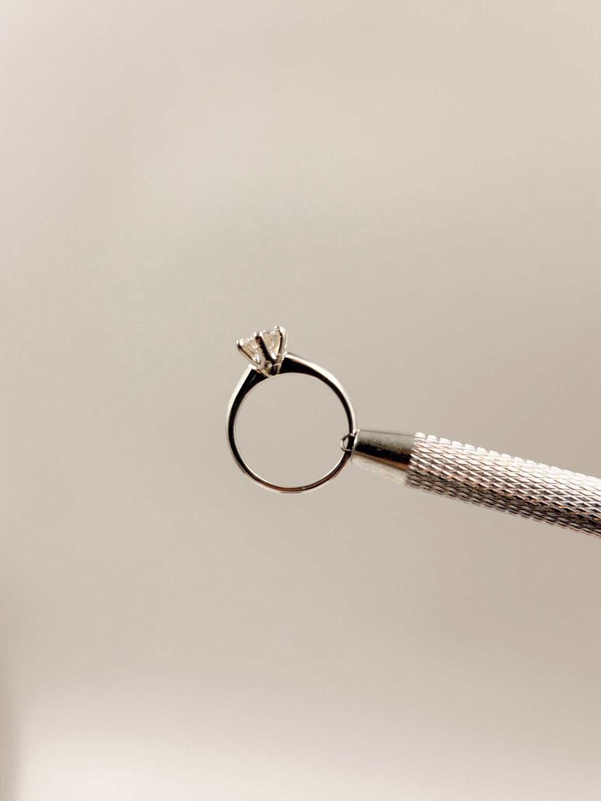 Anillo de Compromiso 1.0ct Corte REDONDO Solitario 6 prongs - Anillo de Compromiso en Oro (10k, 14k, 18k) o Plata y Diamante Lab-Grown o Moissanita