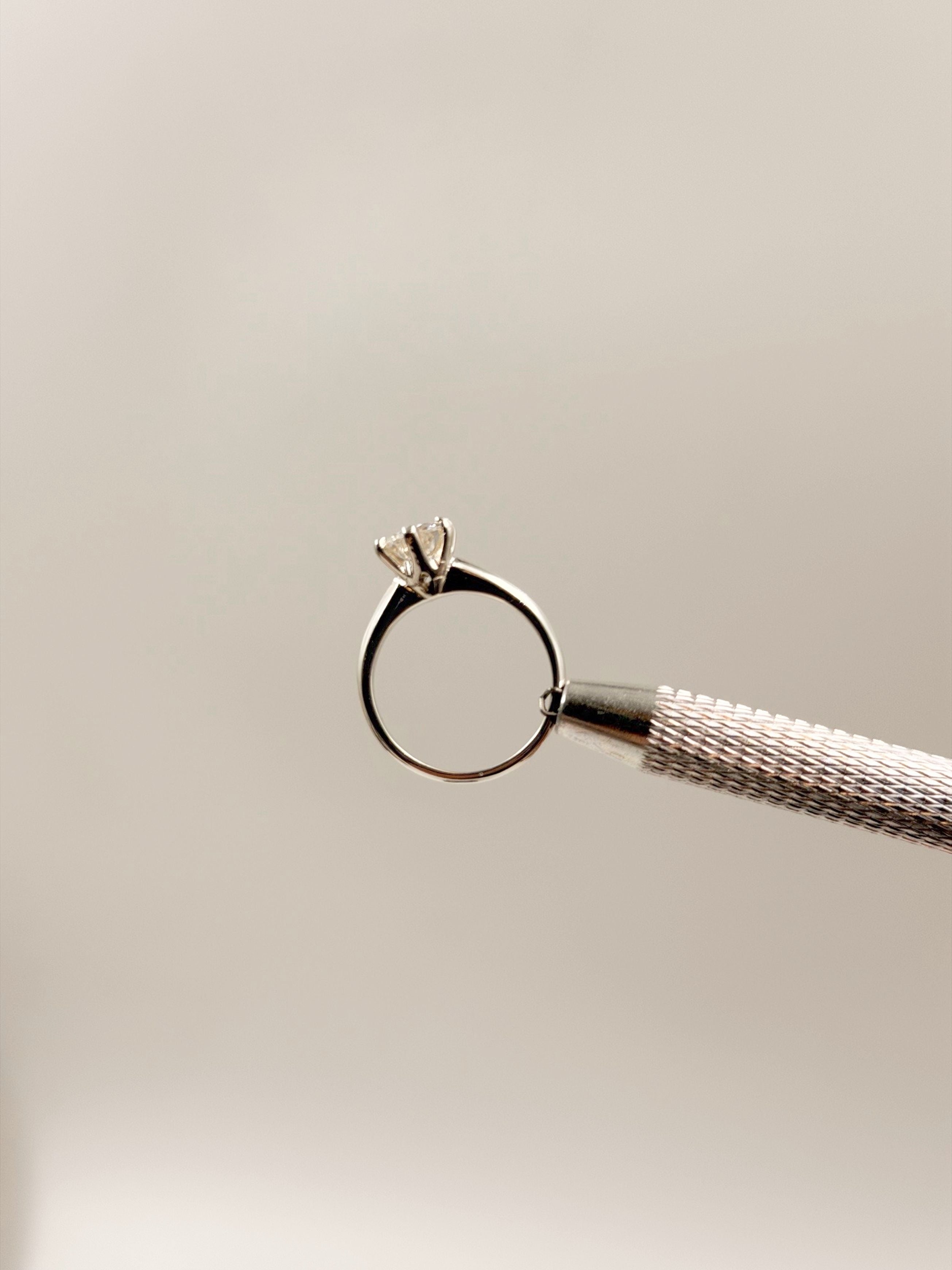 Anillo de Compromiso 1.0ct Corte REDONDO Solitario 6 prongs - Anillo de Compromiso en Oro (10k, 14k, 18k) o Plata y Diamante Lab-Grown o Moissanita