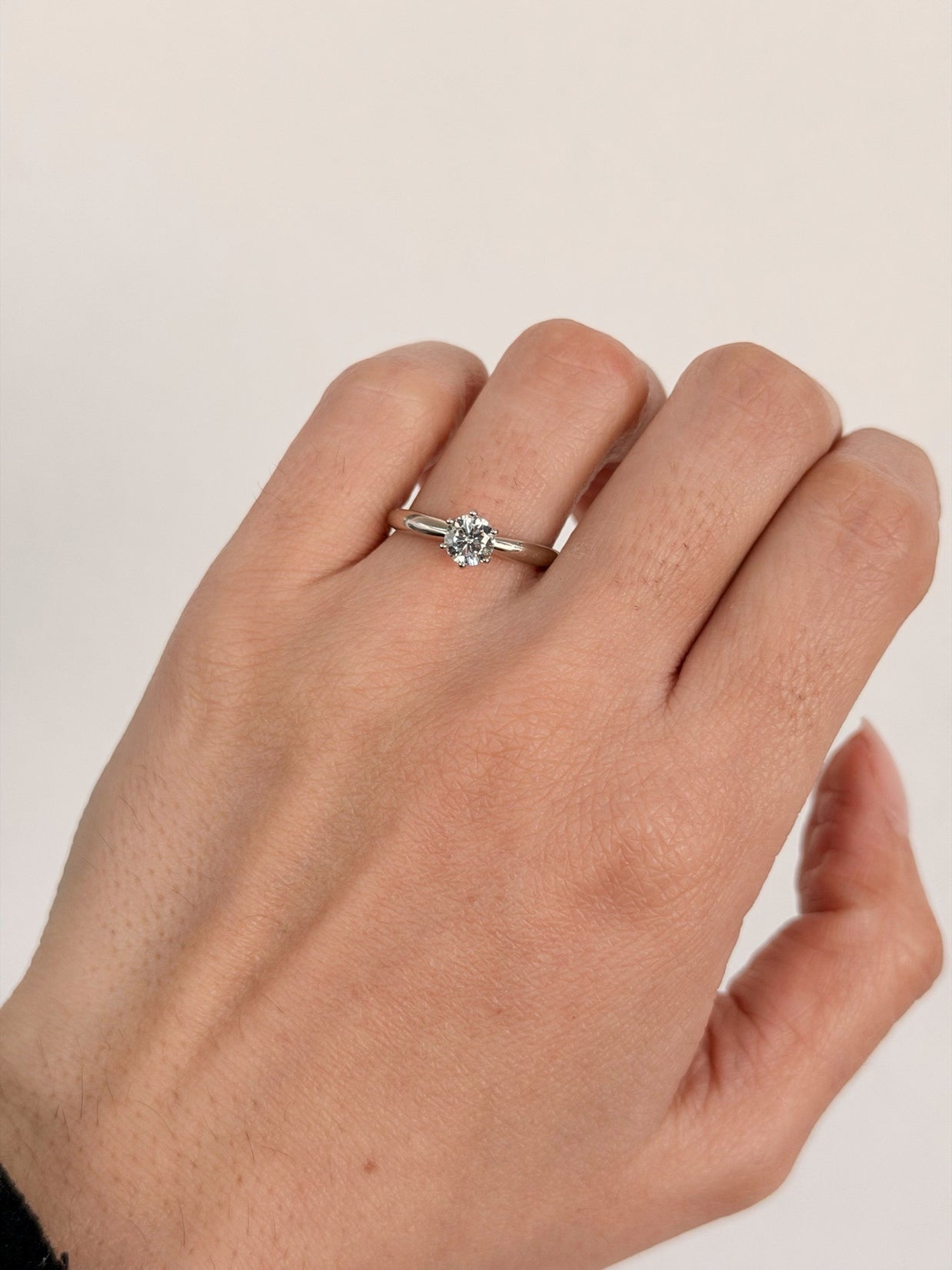 Anillo de Compromiso 0.5ct corte REDONDO solitario 6 Prongs - Anillo de Compromiso en Oro (10k, 14k, 18k) o Plata 0.925 y Diamante Lab-Grown o Moissanita