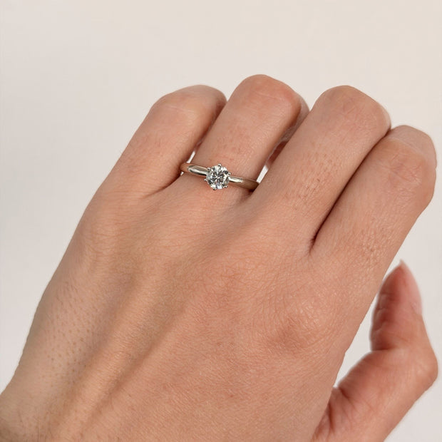 Anillo de Compromiso 0.5ct corte REDONDO solitario 6 Prongs - Anillo de Compromiso en Oro (10k, 14k, 18k) o Plata 0.925 y Diamante Lab-Grown o Moissanita