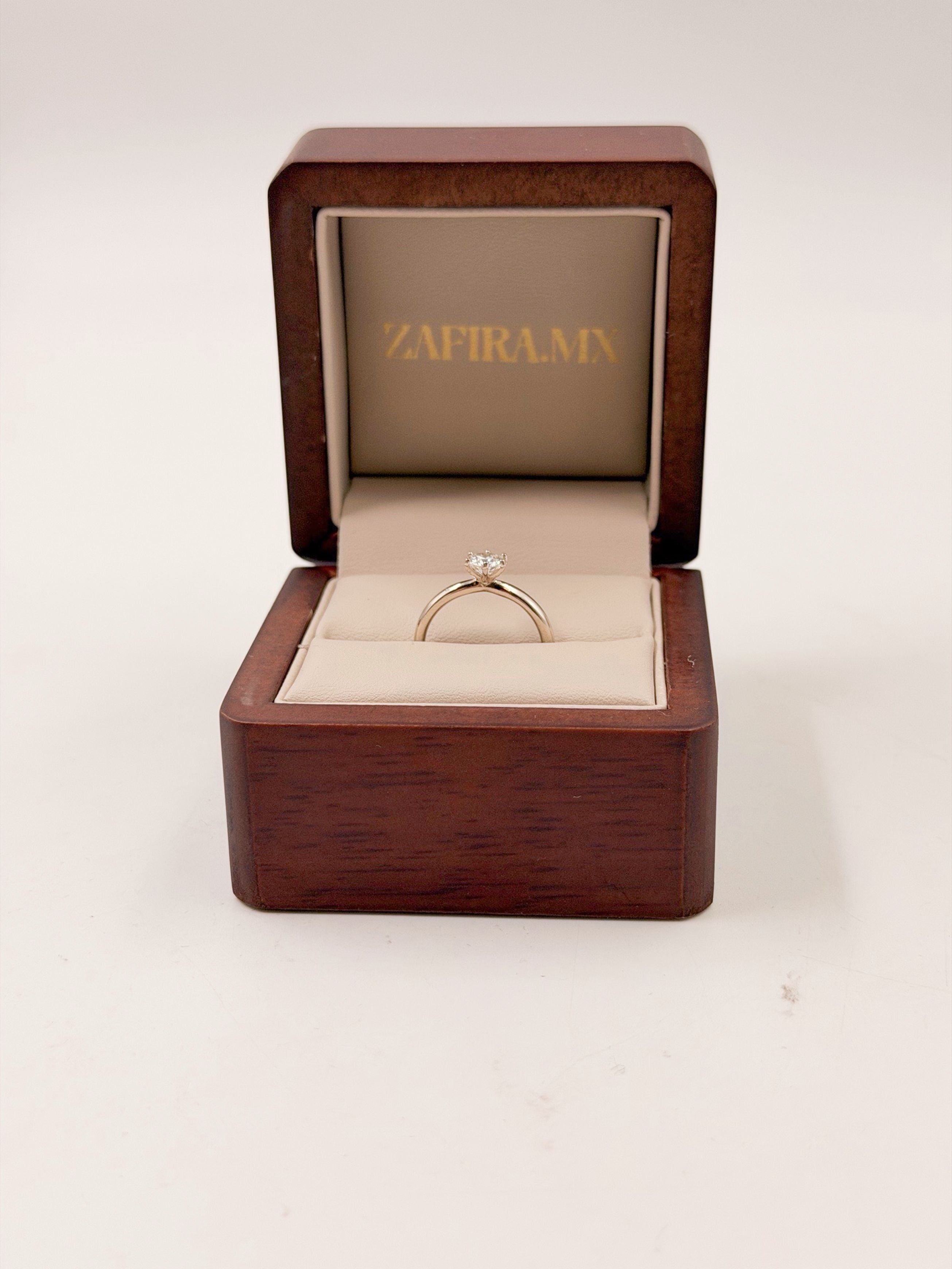 Anillo de Compromiso 0.5ct corte REDONDO solitario 6 Prongs - Anillo de Compromiso en Oro (10k, 14k, 18k) o Plata 0.925 y Diamante Lab-Grown o Moissanita